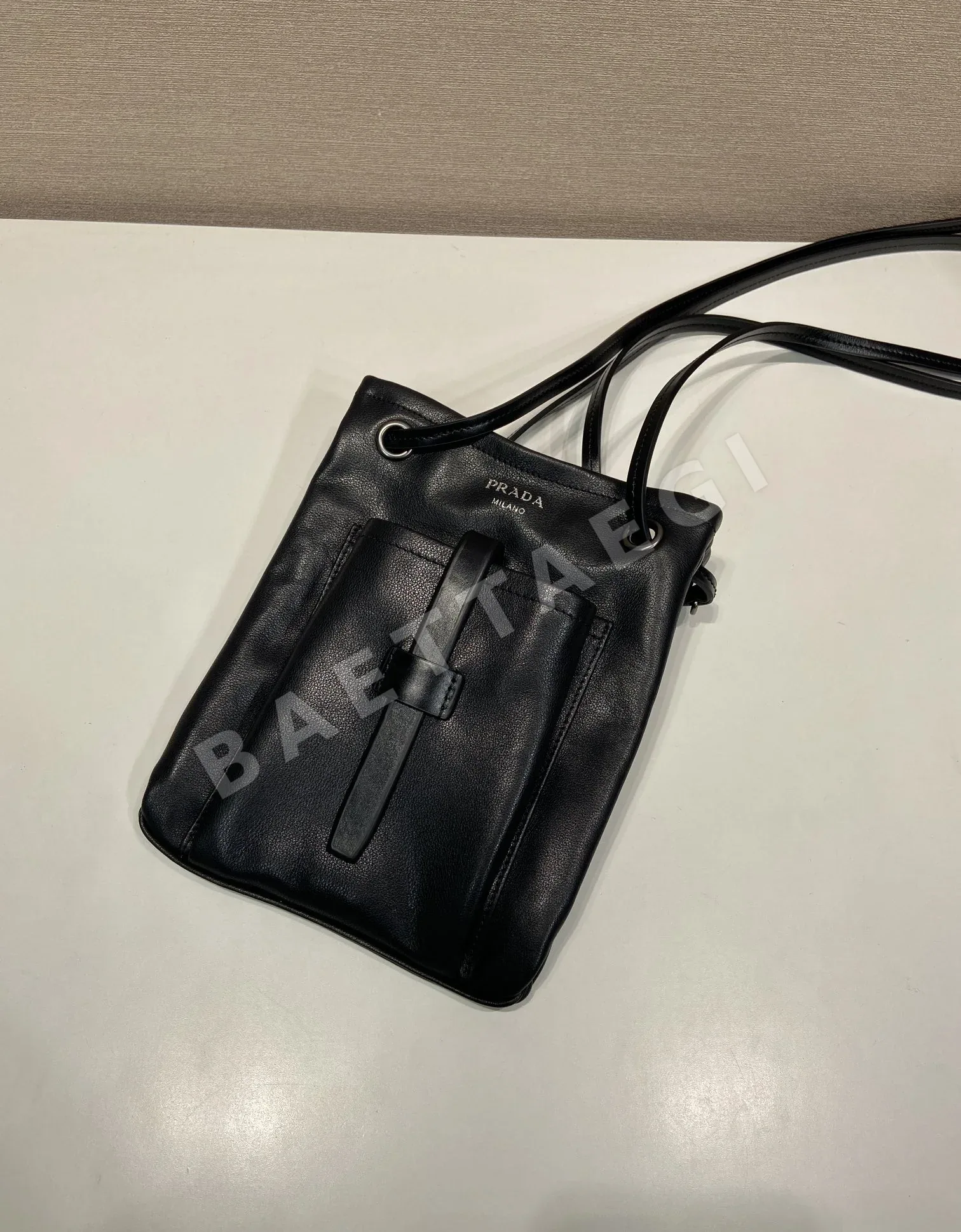 프라다 카프스킨 토트백 1BH288 상세 이미지 3