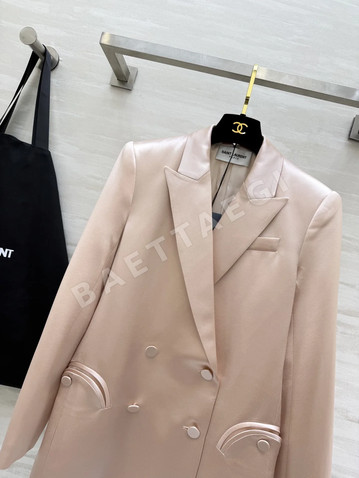 생로랑 새틴 더블브레스티드 여성 자켓 상세 이미지 2