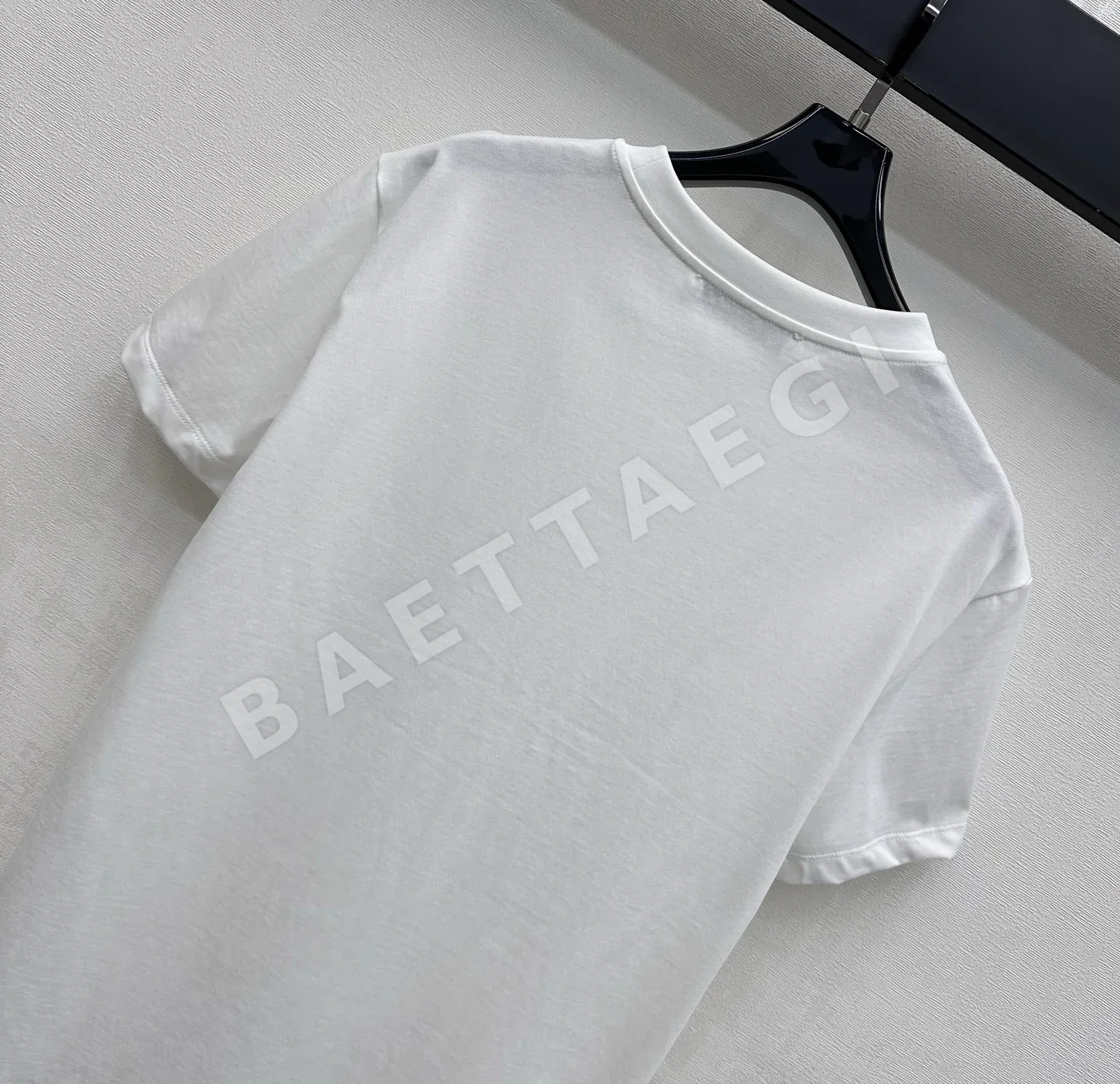 디올 자수 크루넥 반팔 티셔츠 상세 이미지 4