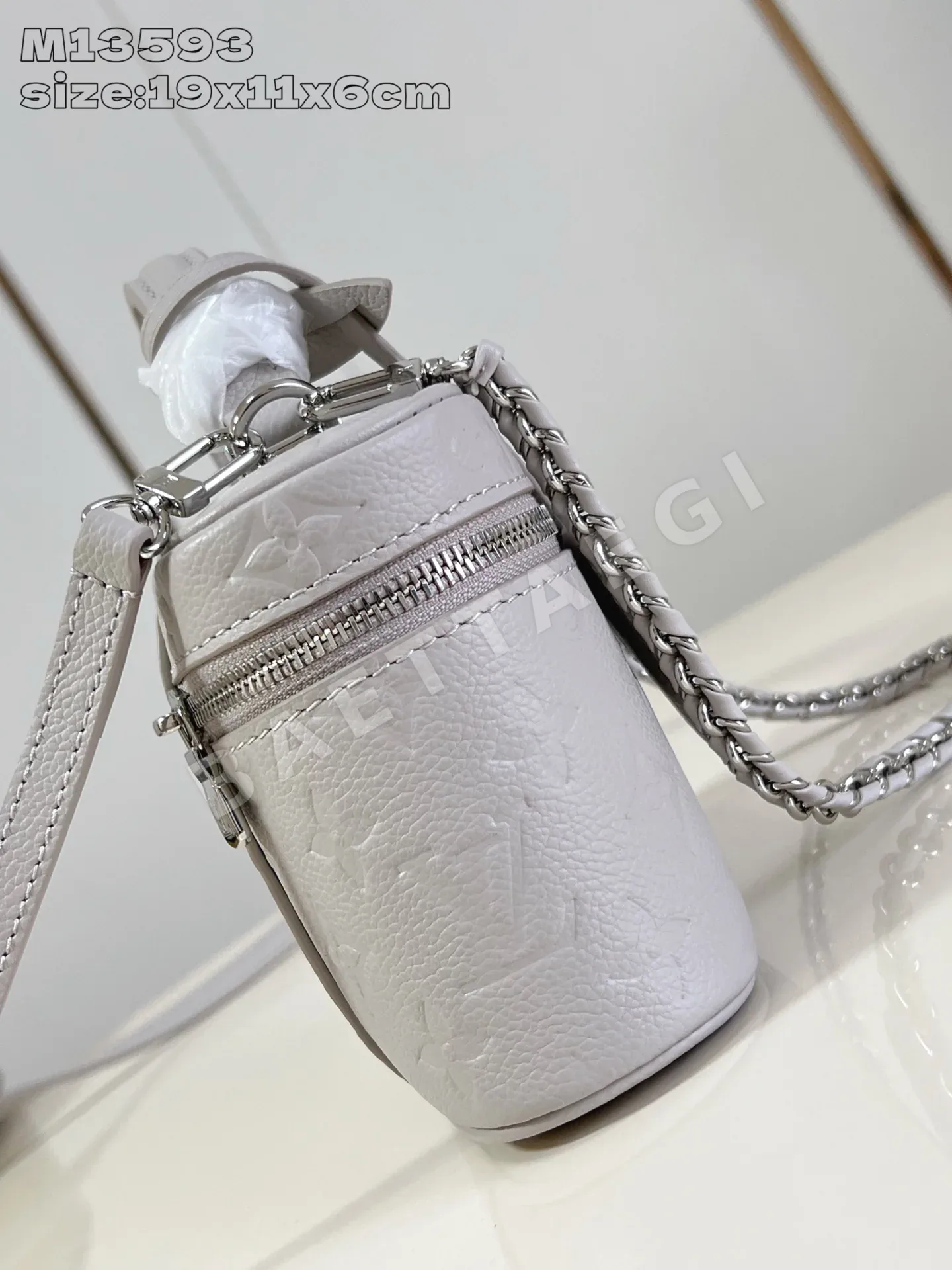 루이비통 퍼플 엠보싱 바니티 체인 파우치 M13593 상세 이미지 4