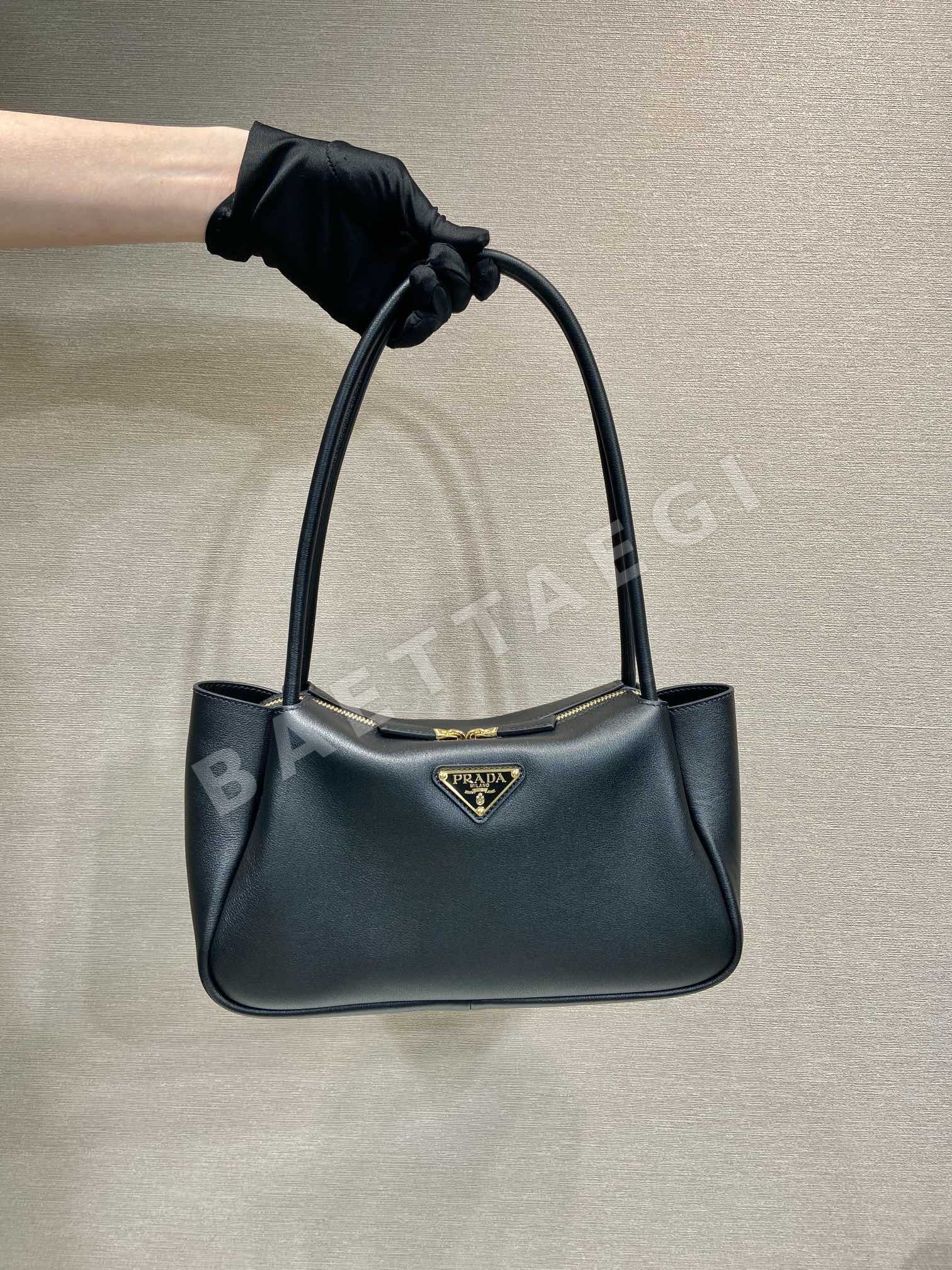 프라다 송아지가죽 숄더백 1BA444 67831
