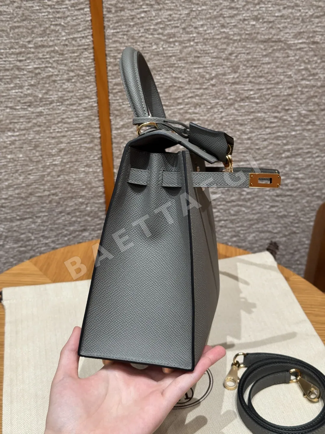 에르메스 켈리 25 클라우드 그레이 금장 가방 상세 이미지 3