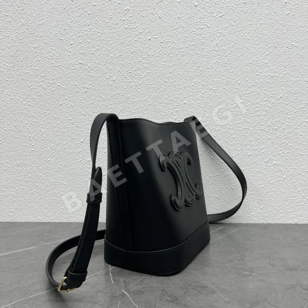 셀린느 큐이르 버킷 숄더백 상세 이미지 2