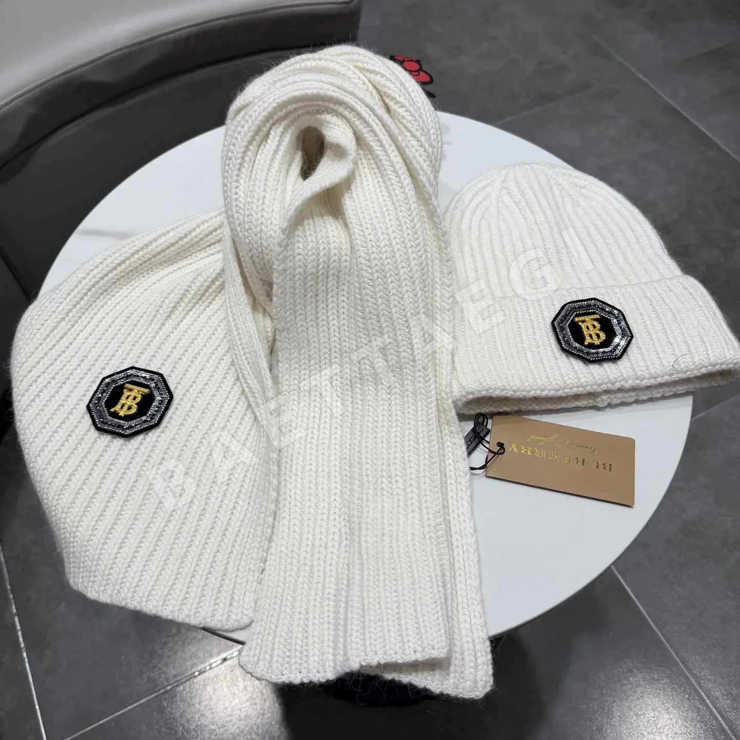 구찌 토끼털 스카프 모자 세트 상세 이미지 9