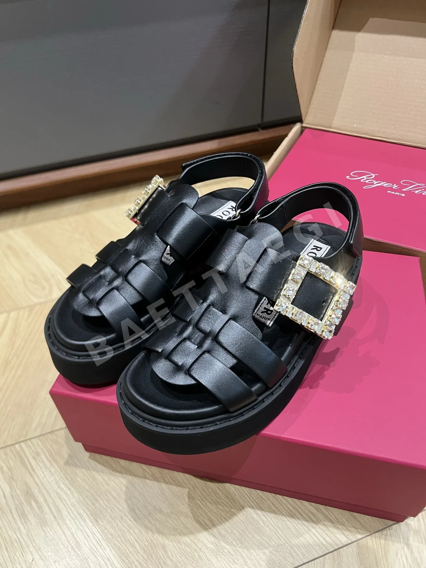 로저비비에 클래식 우븐 플랫폼 샌들 108124