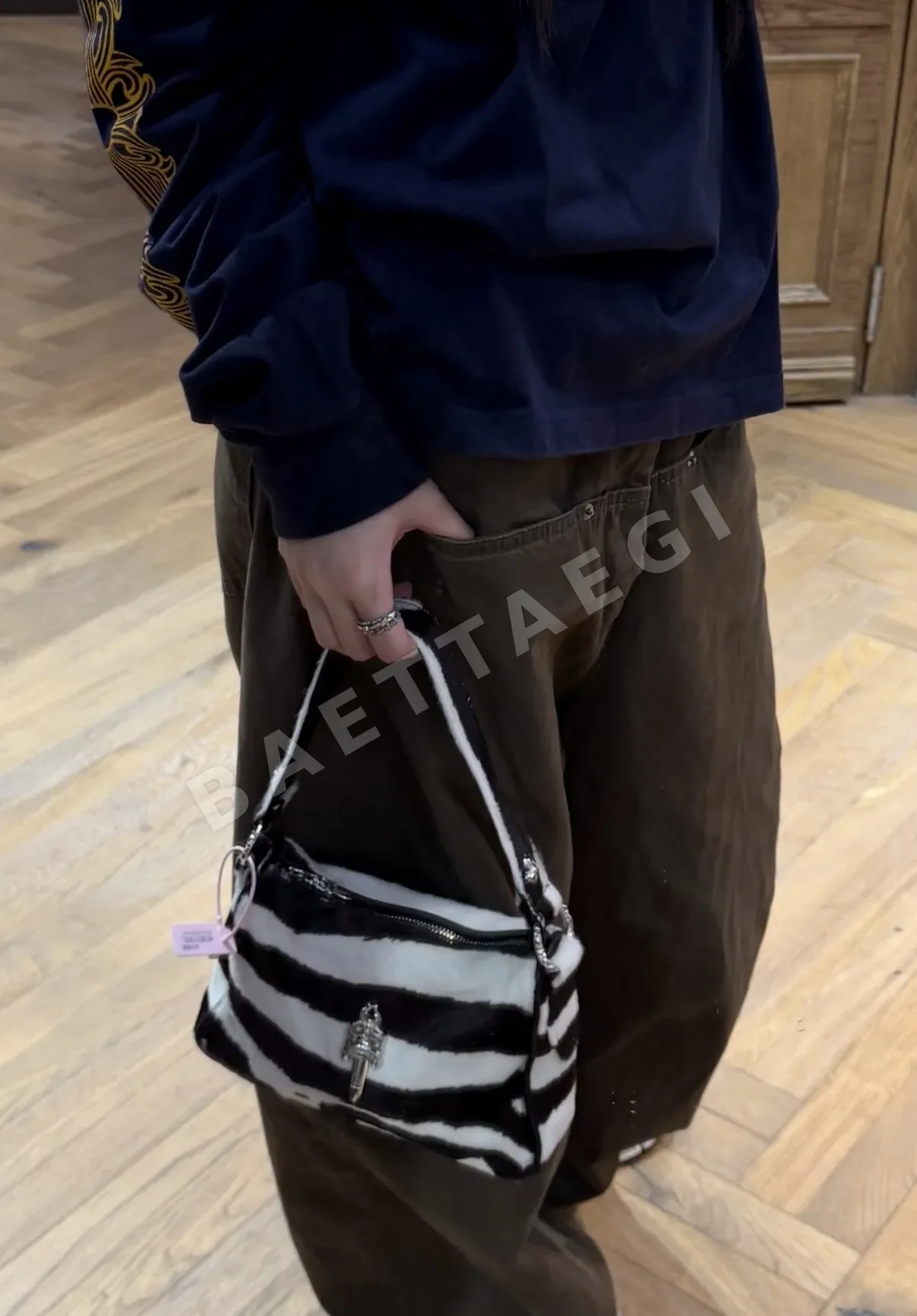 크롬하츠 블랙 제브라 가방 상세 이미지 8
