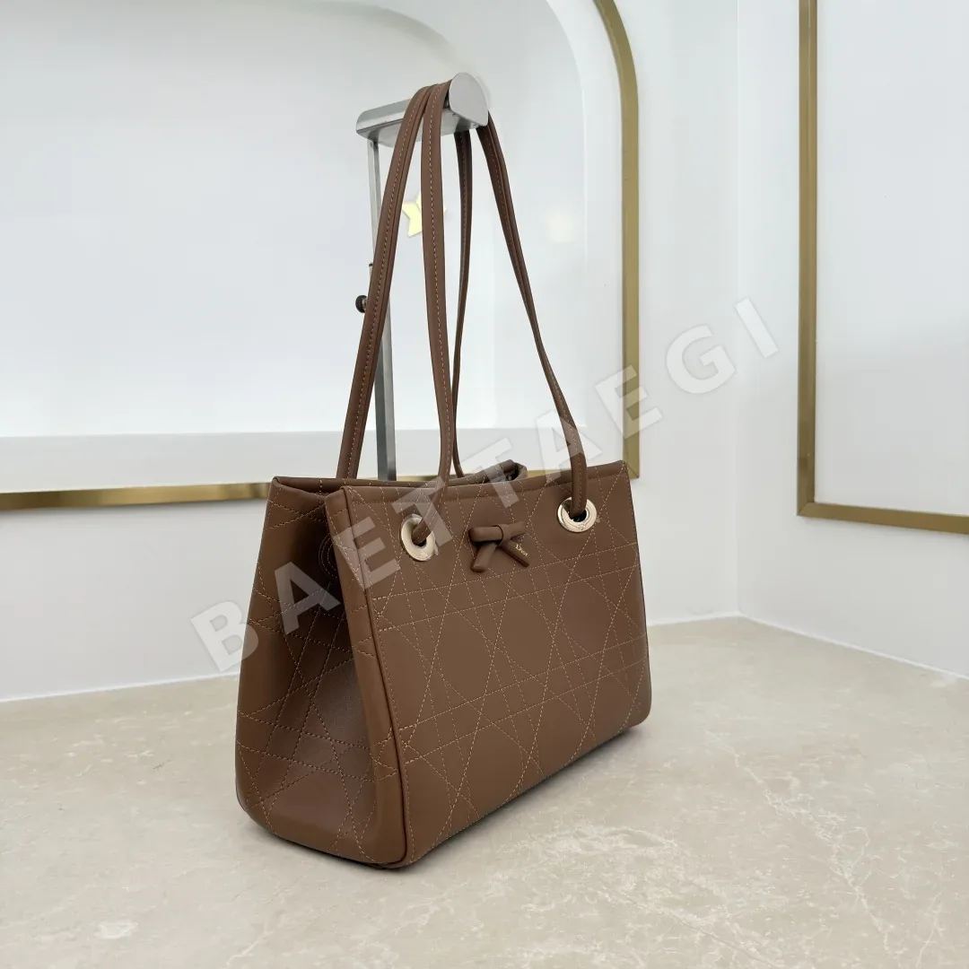 디올 프롬나드 토트백 스몰 가죽 가방 상세 이미지 2