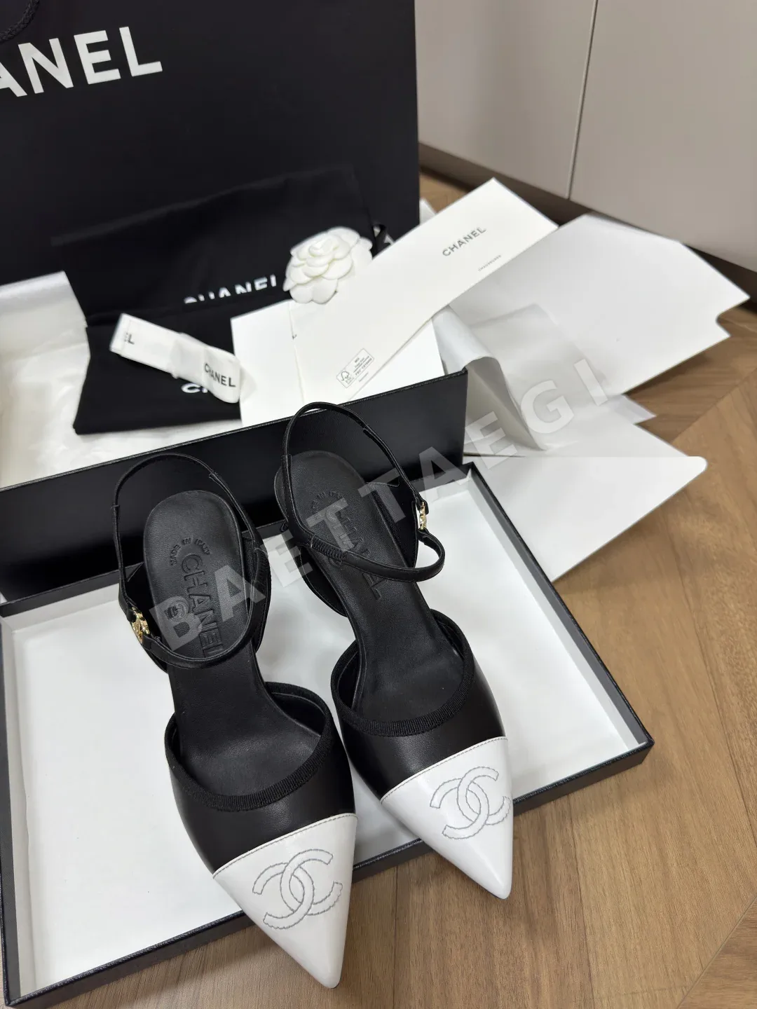 샤넬 레이스업 카라 블록 플랫 슈즈 88945