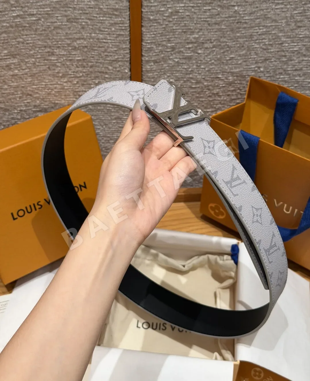 루이비통 이니셜 메탈 버클 40mm 리버시블 벨트 상세 이미지 4