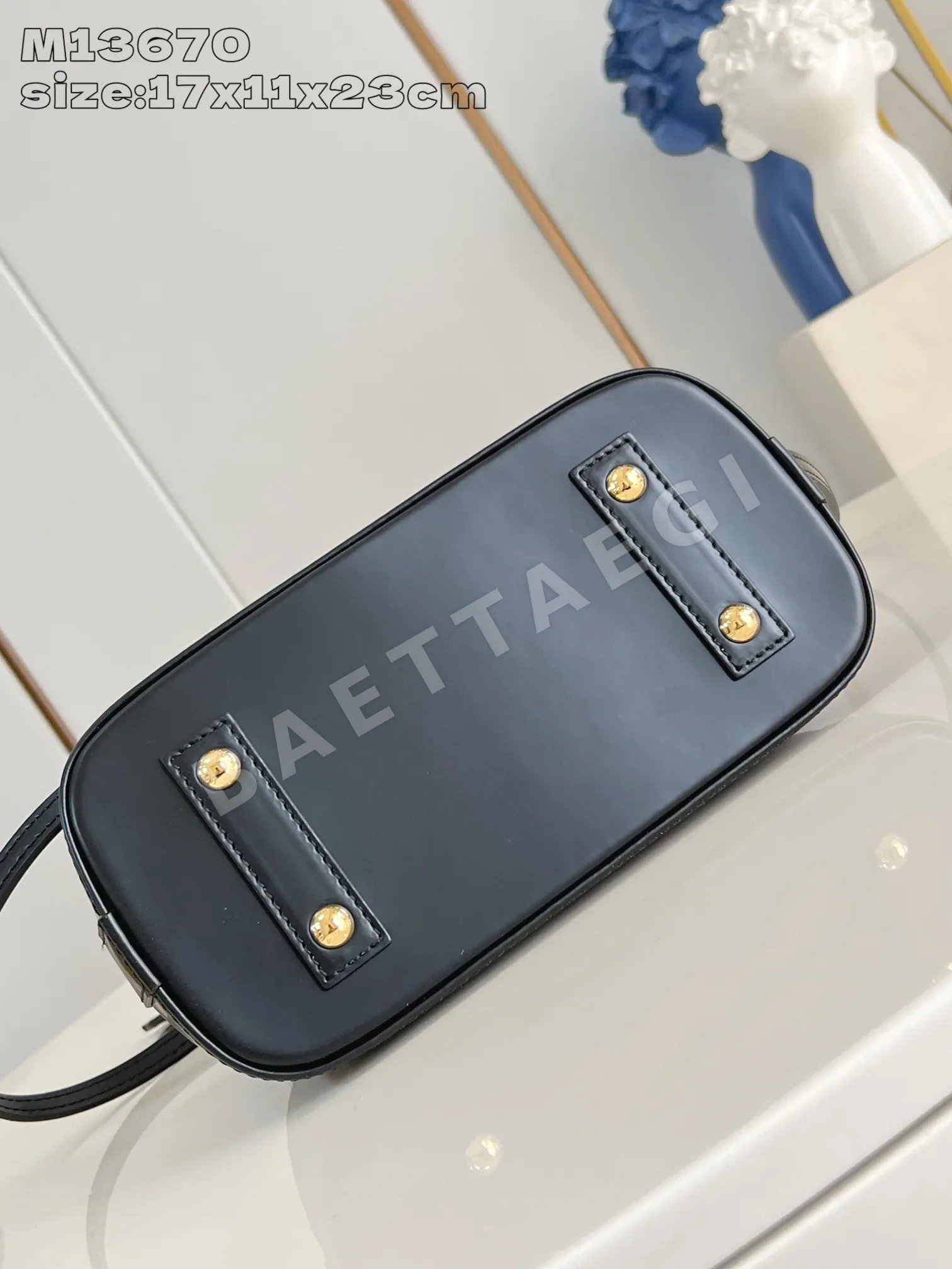 루이비통 M13670 블랙 알마 핸드백 BB 에피 상세 이미지 8