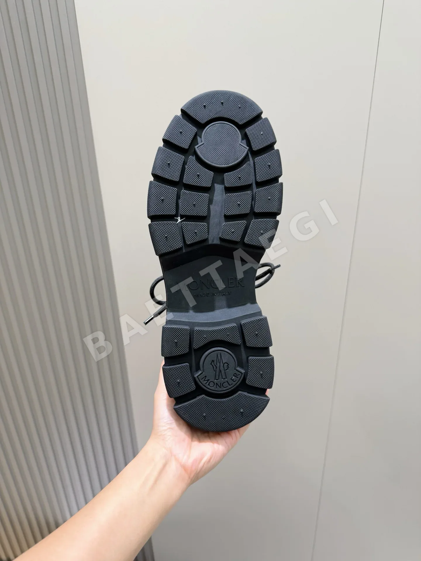 몽클레르 부츠 남성 가죽 하이컷 디자인 상세 이미지 9