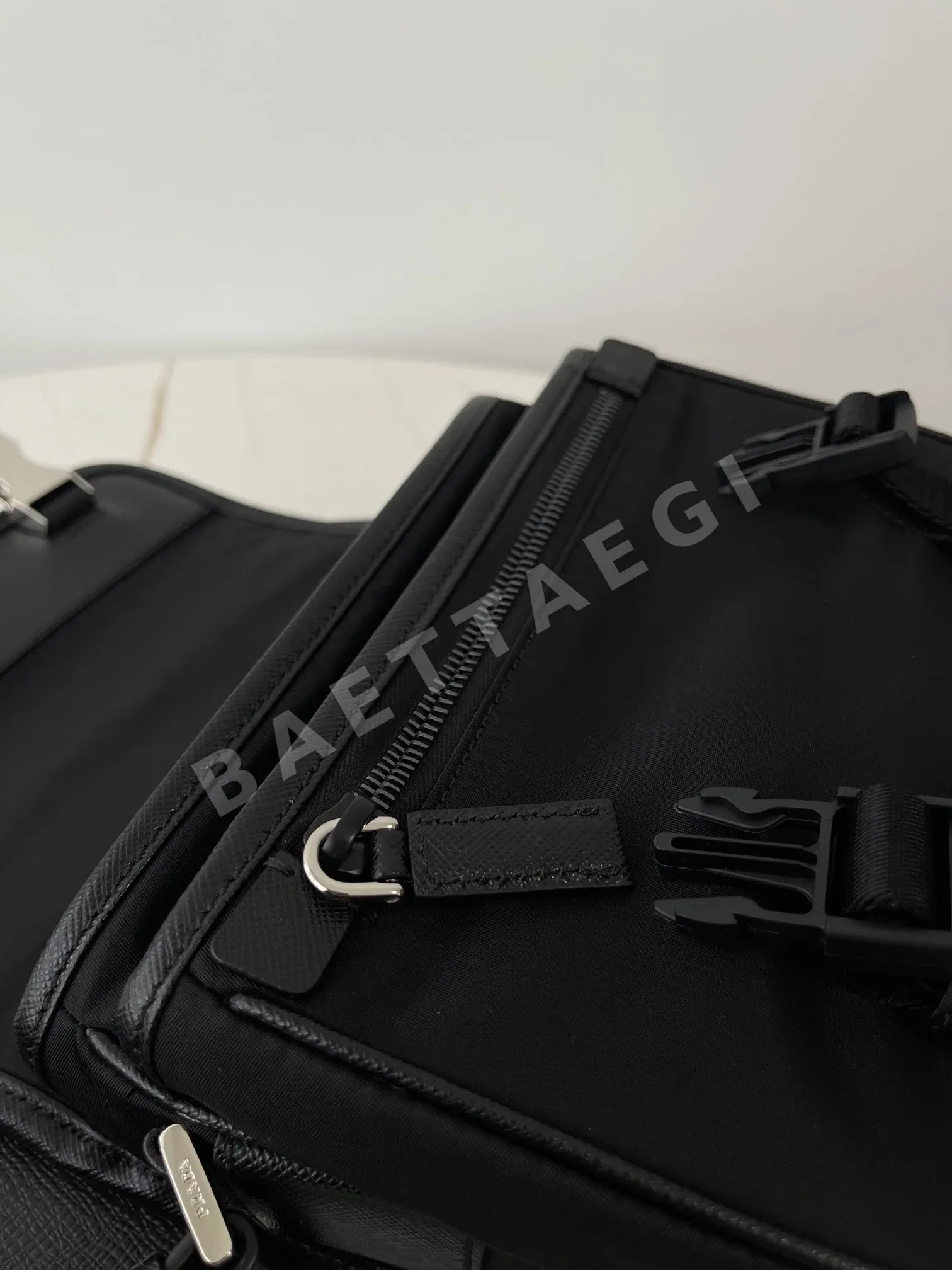 프라다 나일론 사피아노 트리밍 메신저백 1BD334 상세 이미지 7