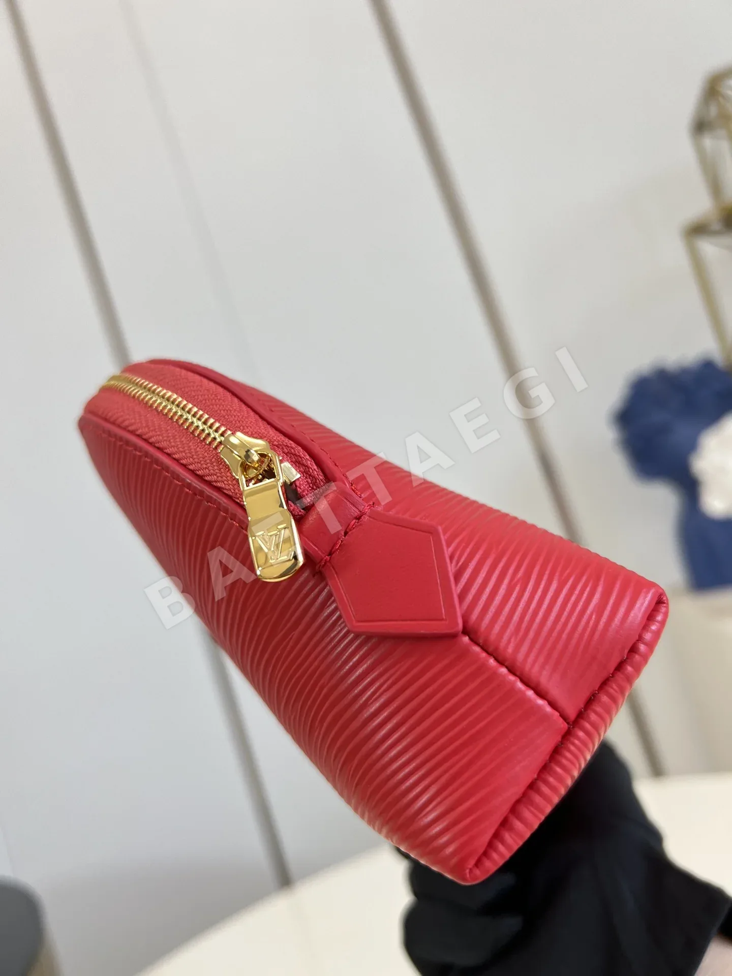 루이비통 포쉐트 라지 에피 파우치 M15197 상세 이미지 4