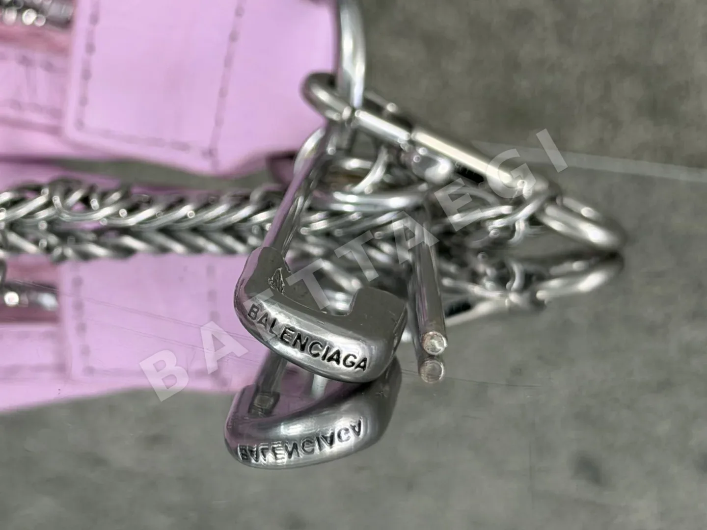 발렌시아가 핑크 파인 그레인 램스킨 숄더백 상세 이미지 11