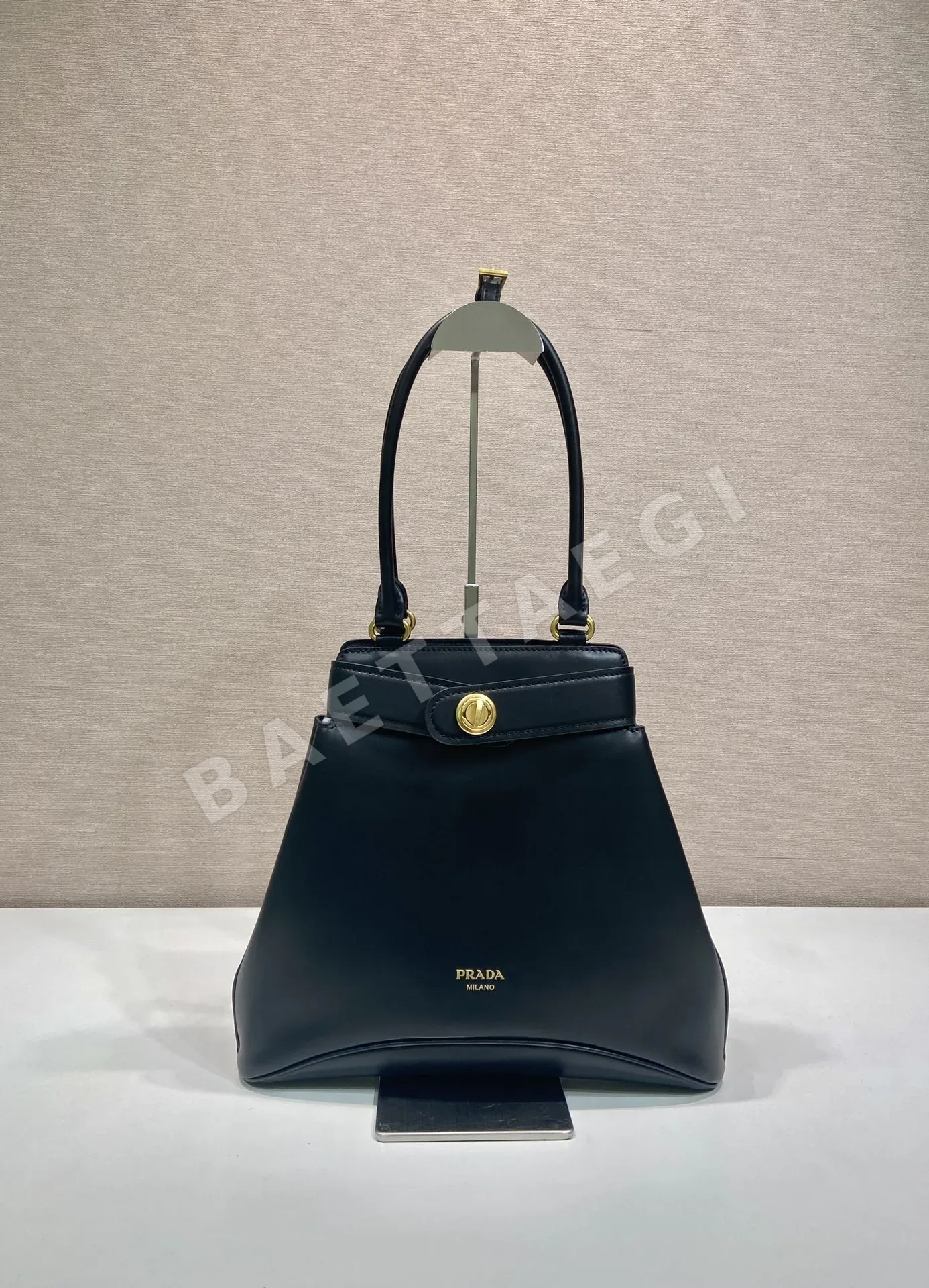 프라다 롱 스트랩 송아지가죽 핸드백 1BG567