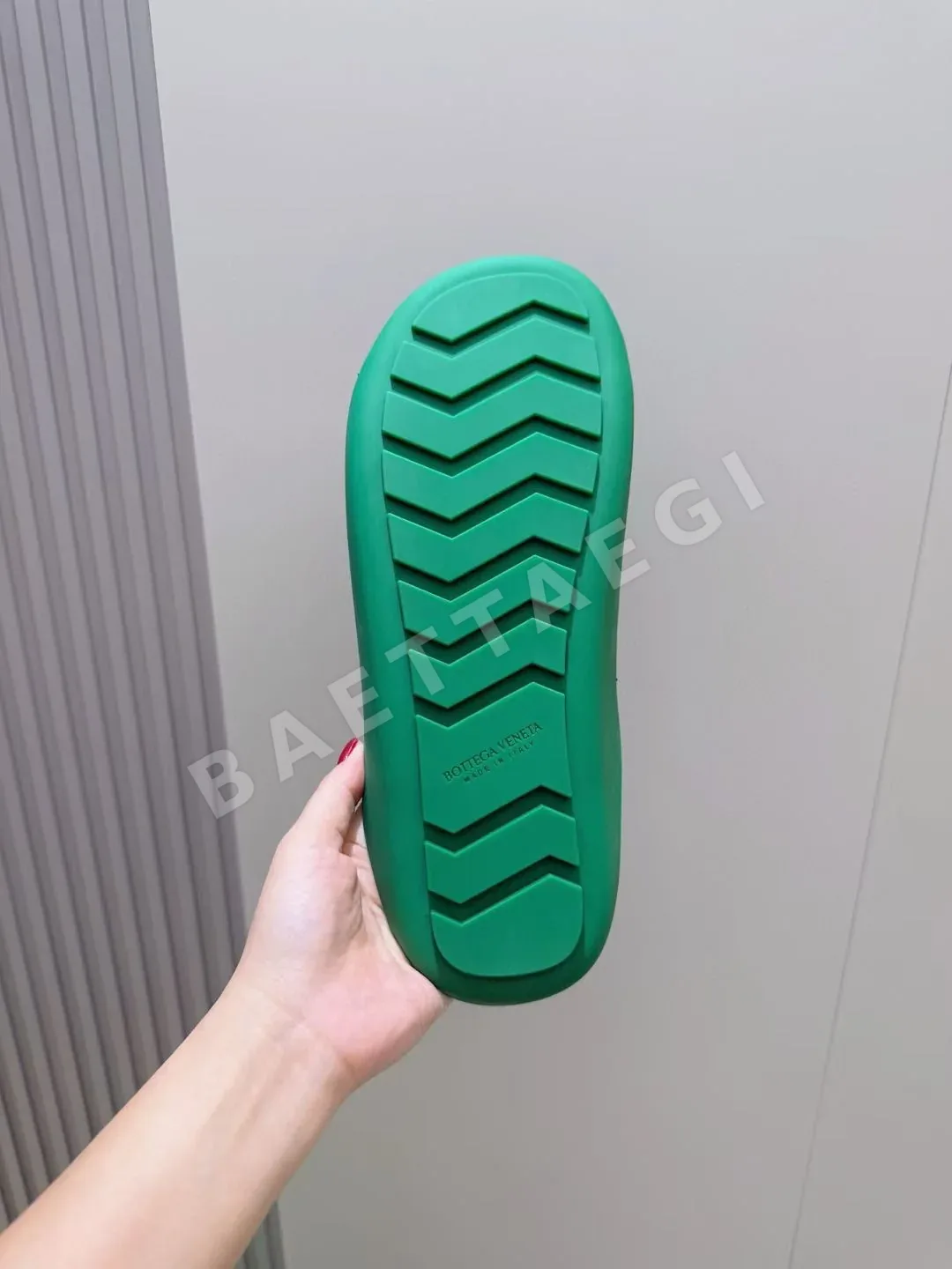 보테가베네타 웨이브 인트레차토 가죽 뮬 샌들 상세 이미지 9