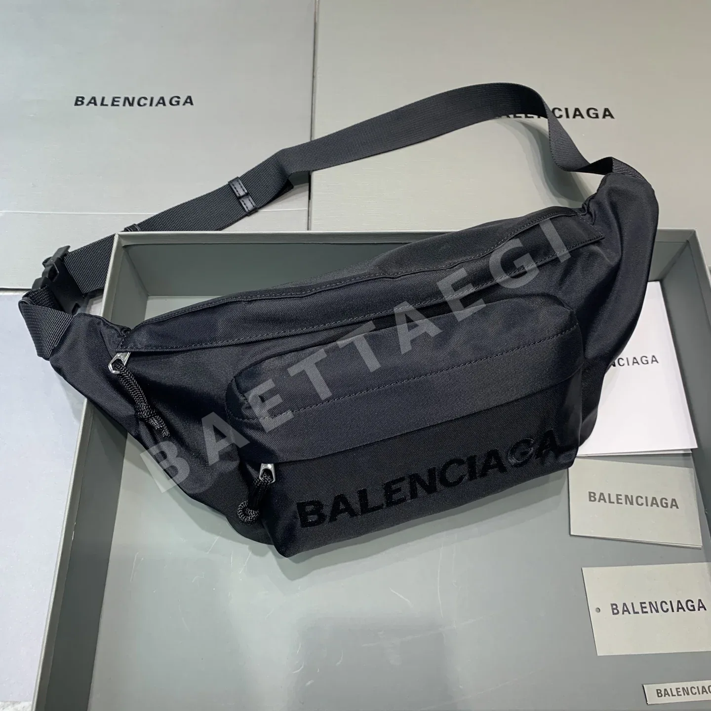 발렌시아가 휠 벨트백 149832