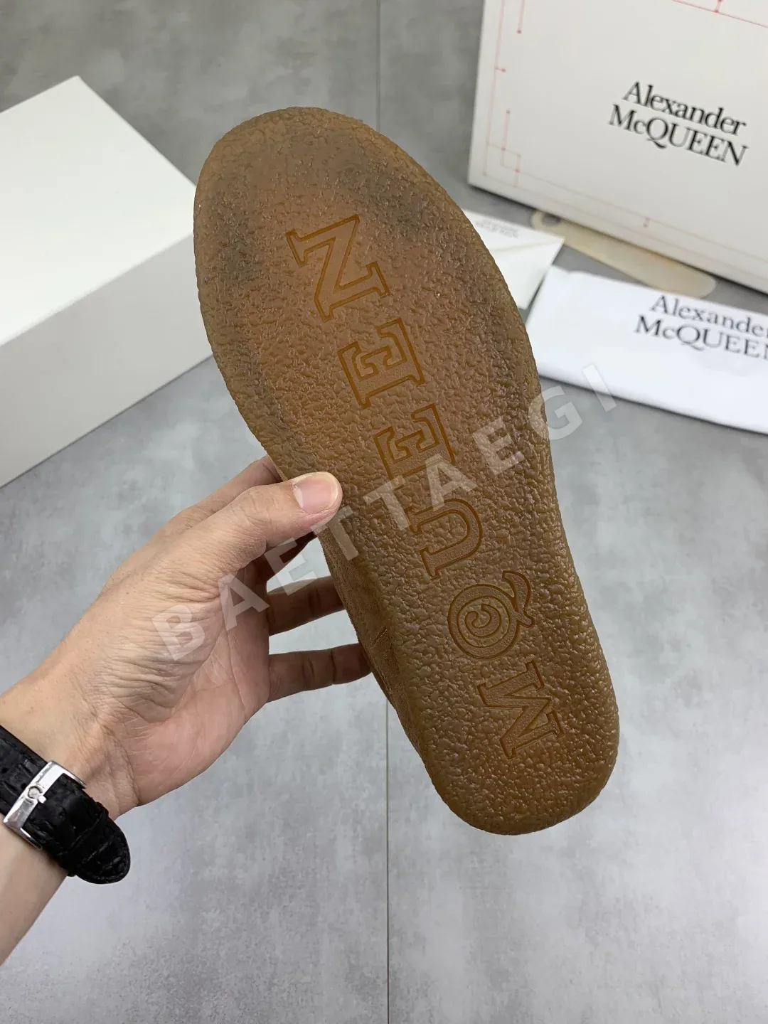 오프화이트 레트로 캐주얼 스니커즈 상세 이미지 9