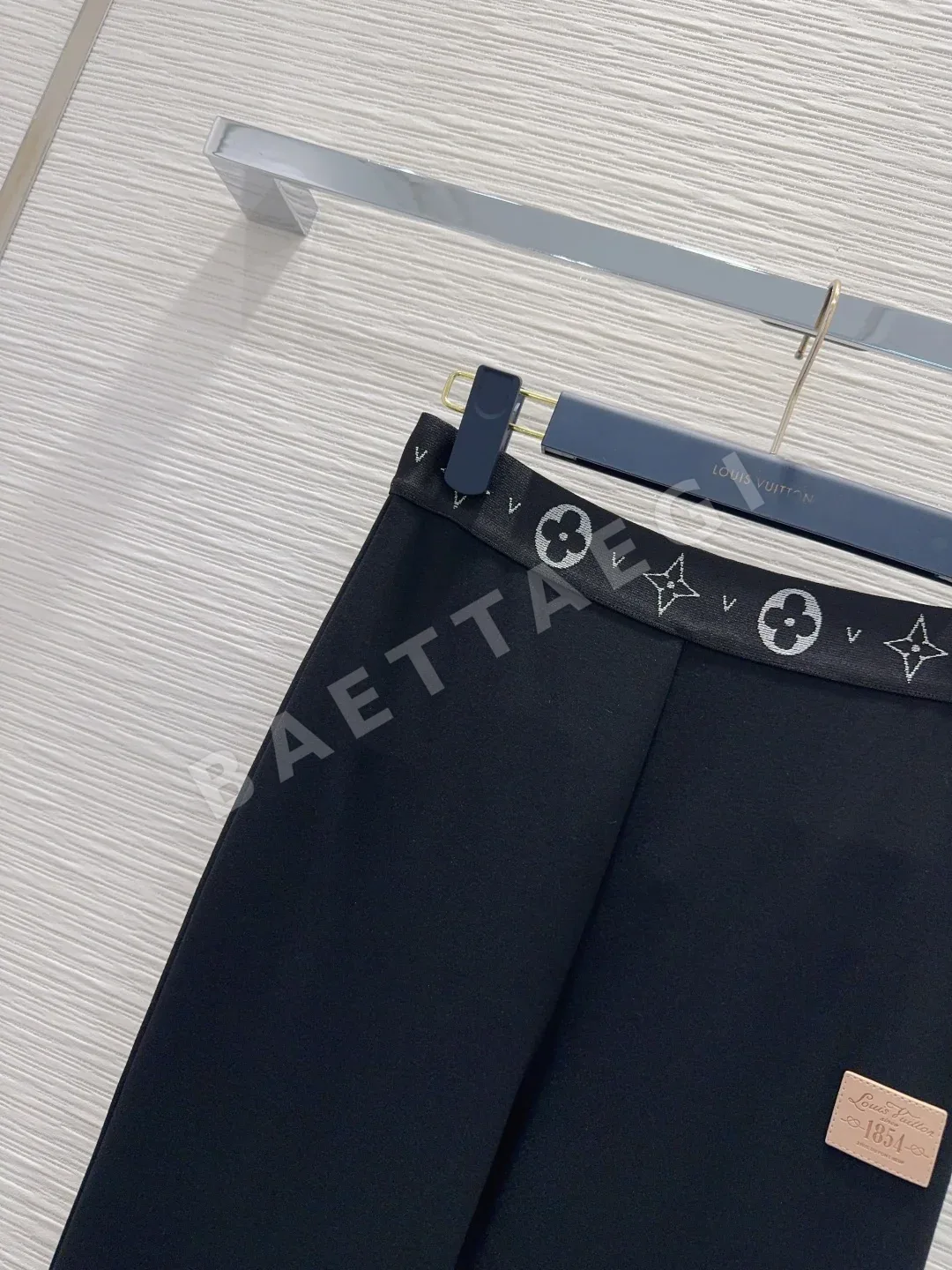 루이비통 루플레어 미드하이웨스트 레깅스 바지 상세 이미지 3