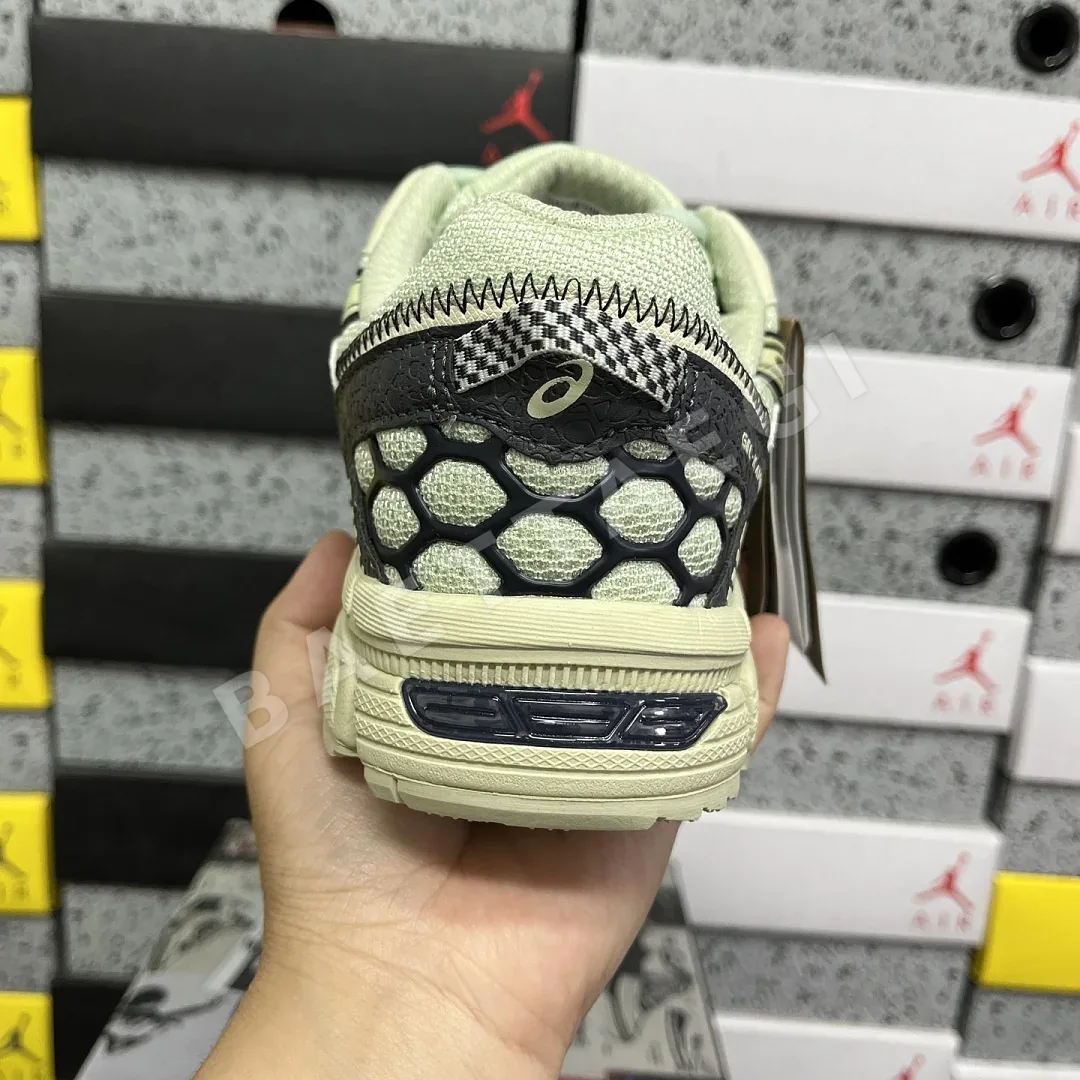 아식스 [XY] 젤 카하나 8 1011B109-301 200342 Asics Gel-Kahana 8 상세 이미지 4