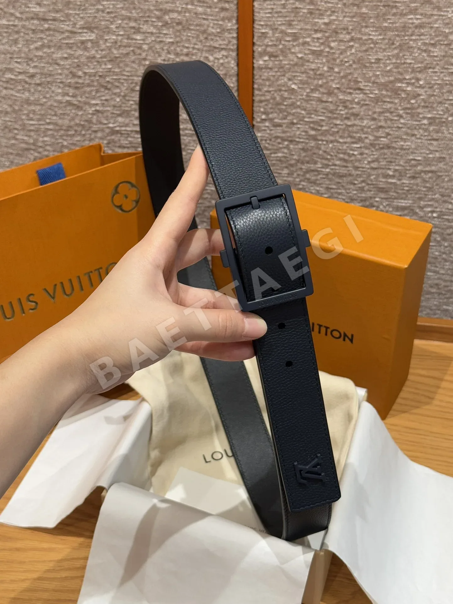 루이비통 스테인리스 스틸 버클 양면 소가죽 벨트 상세 이미지 3