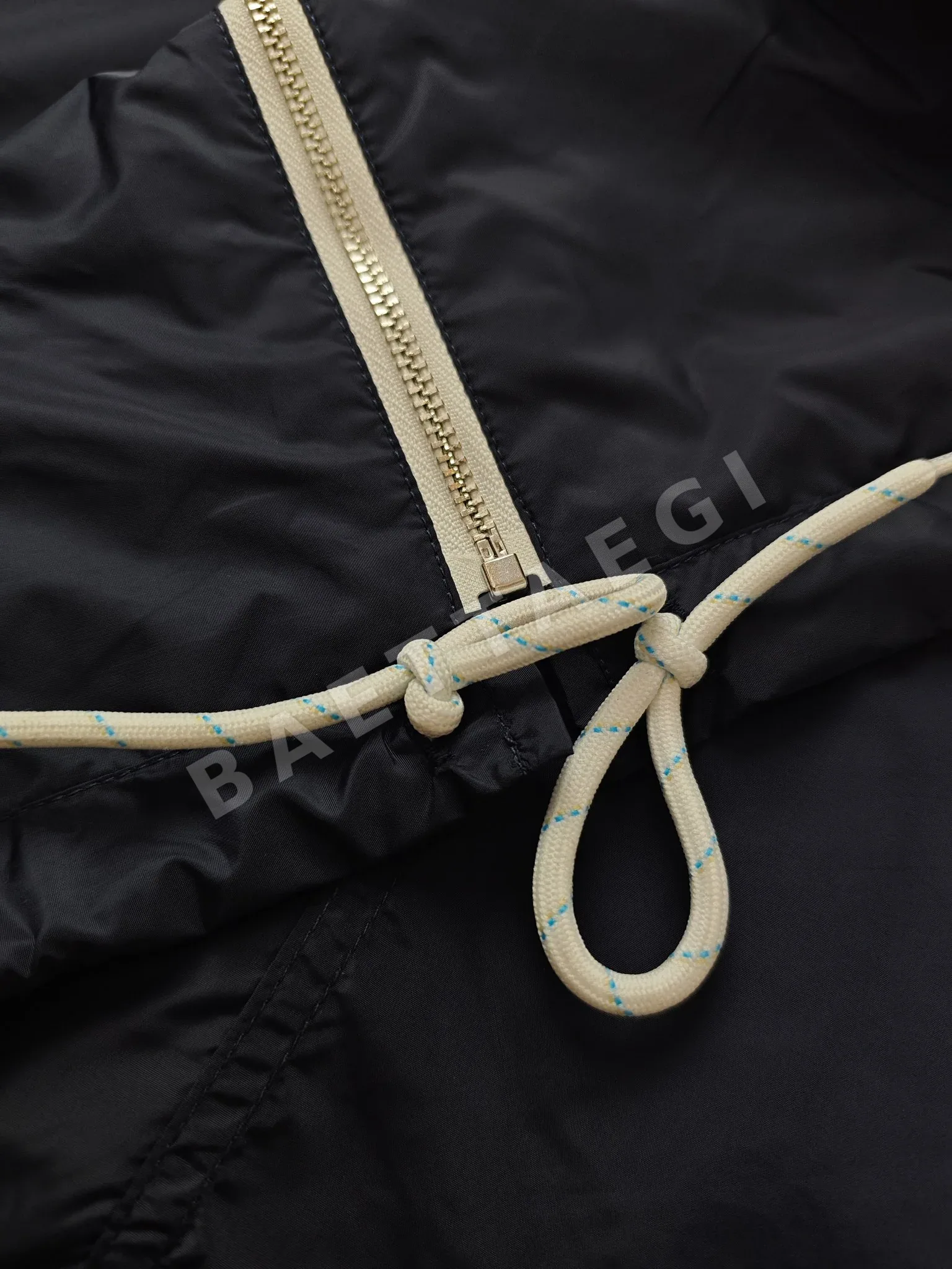 프라다 리사이클 나일론 프린트 로고 남성 자켓 상세 이미지 10