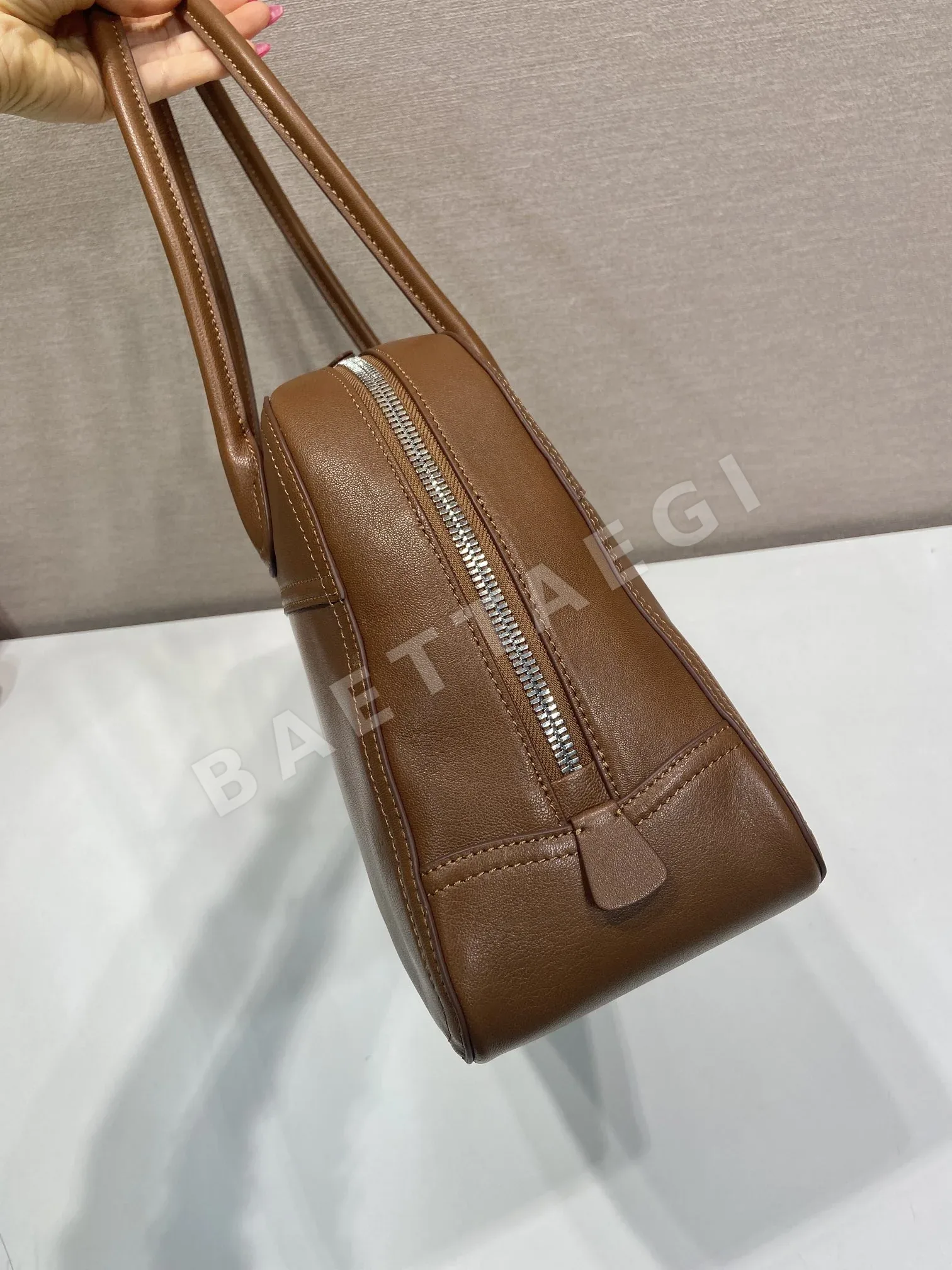 미우미우 볼링백 핸드백 5BB196 상세 이미지 5