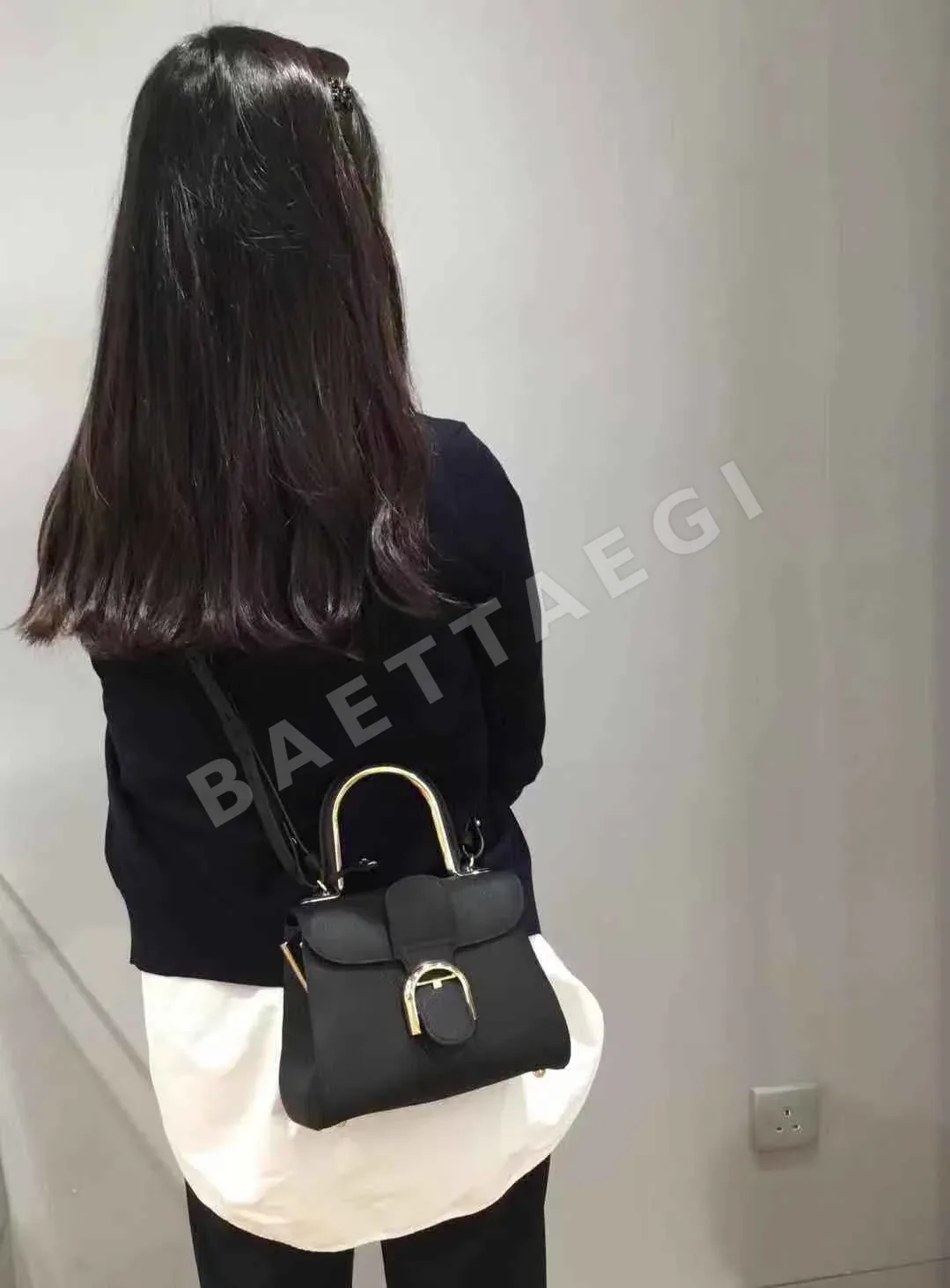 델보 브릴리언트 소가죽 숄더백 상세 이미지 8