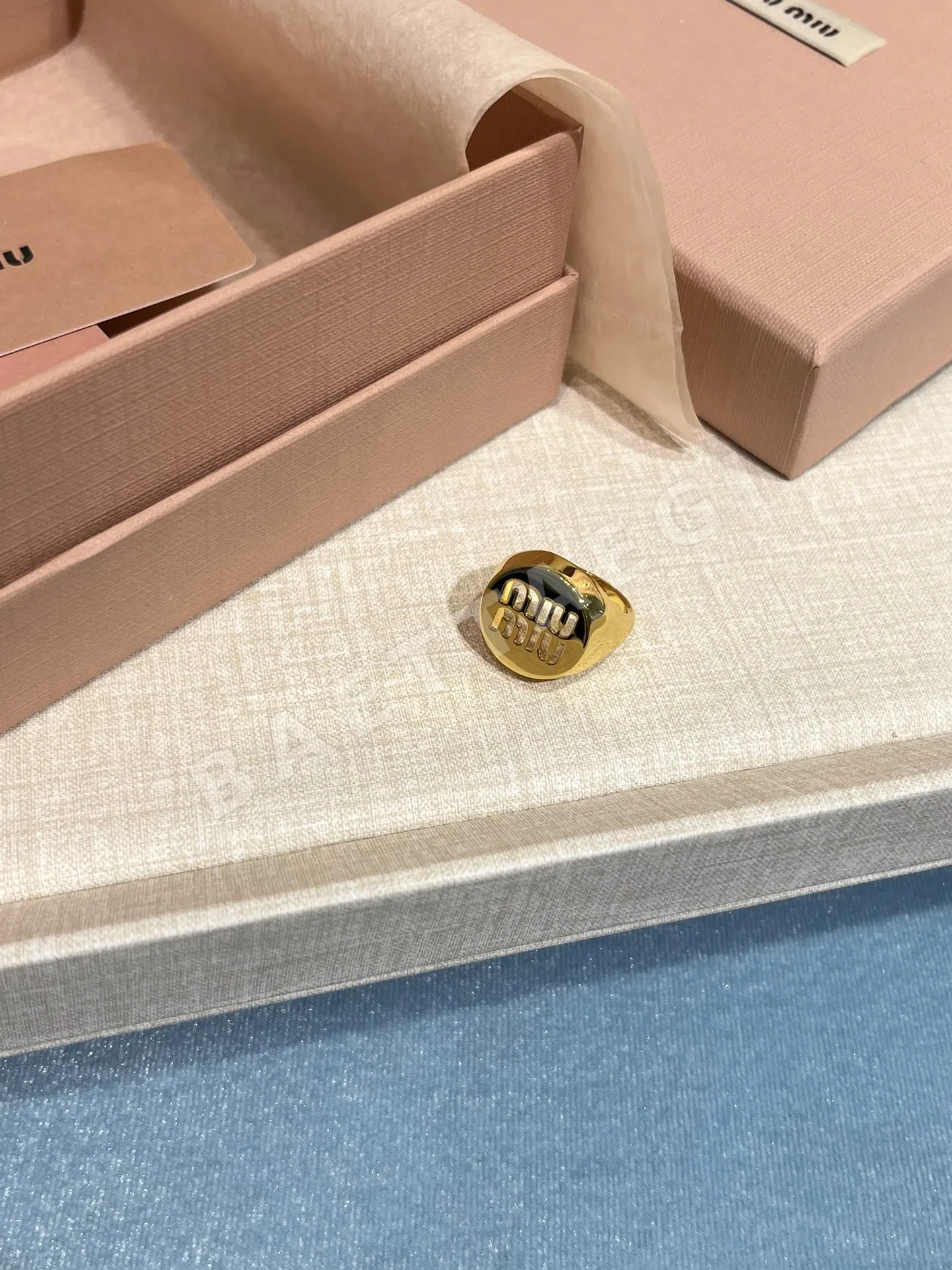 미우미우 컷아웃 문자 골드 반지 상세 이미지 2