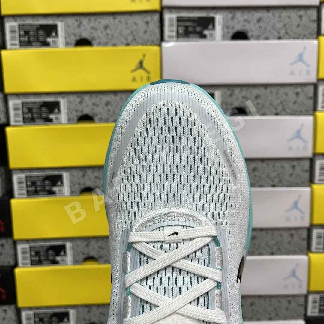 나이키 줌 보메로 18 HM6804-003 201107 Nike Zoom Vomero 18 상세 이미지 2