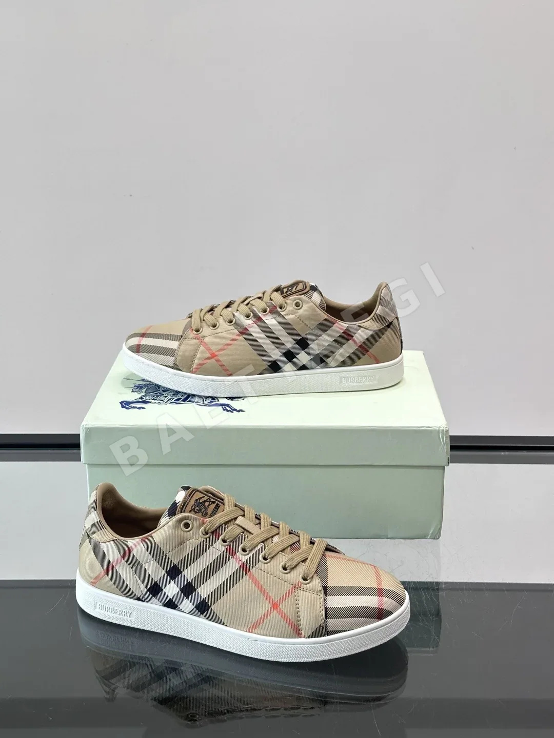 버버리 신발 상세 이미지 4