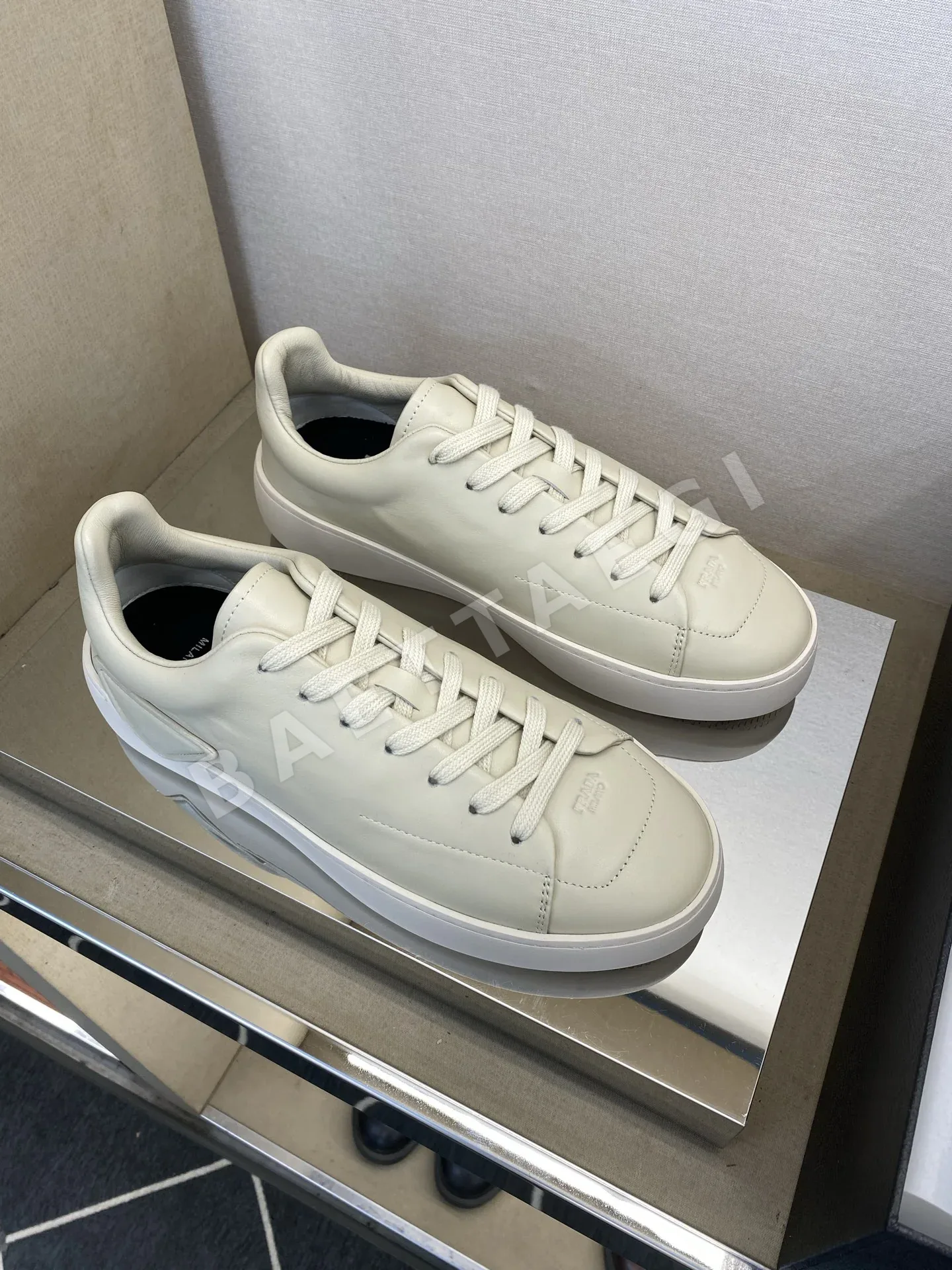프라다 나파 카프스킨 남성 캐주얼 신발 상세 이미지 3