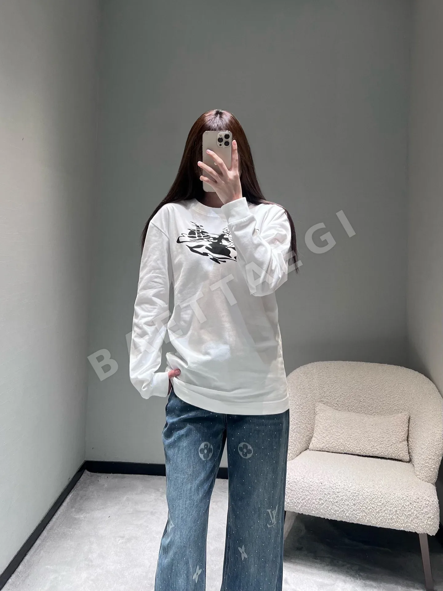 비비안웨스트우드 토성 프린트 여성 긴팔 티셔츠 상세 이미지 3