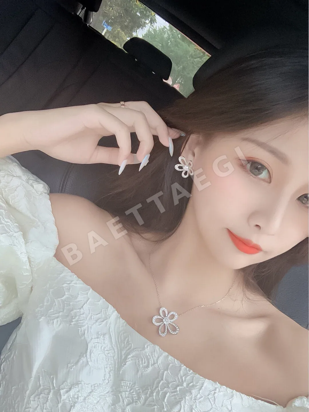 반클리프앤아펠 플라워 레이스 귀걸이 상세 이미지 3