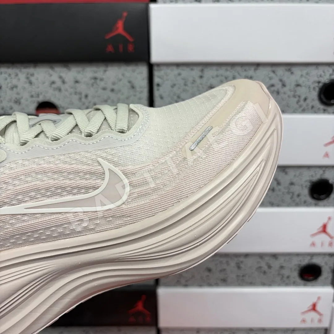 나이키 [GT] 보메로 플러스 HV8154-603 201153 Nike Vomero Plus Silt Red 상세 이미지 3