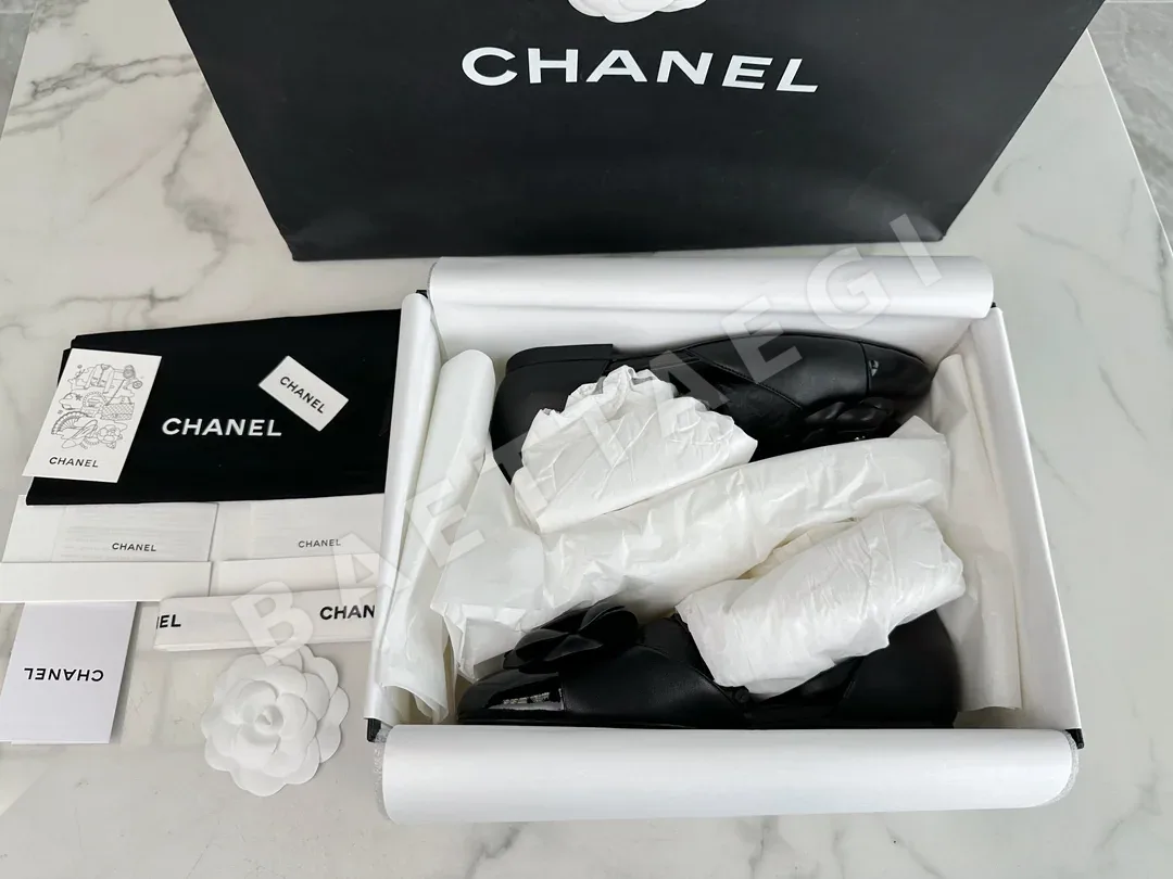 샤넬 카멜리아 블랙 플랫 메리제인 3325