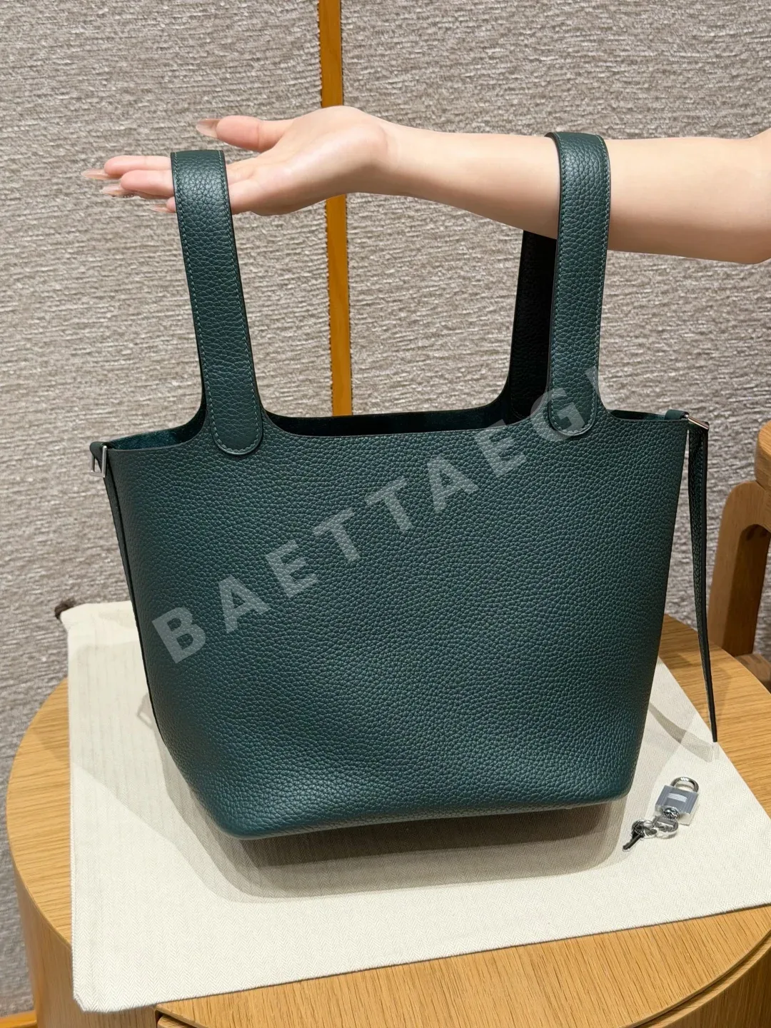 에르메스 피코탄 록 크레망스 가죽 가방 상세 이미지 4