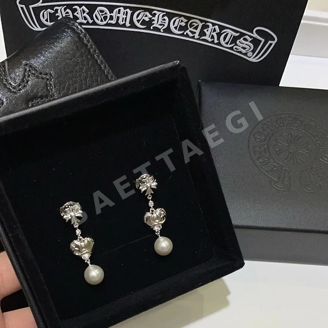크롬하츠 진주 십자가 장식 귀걸이 상세 이미지 6