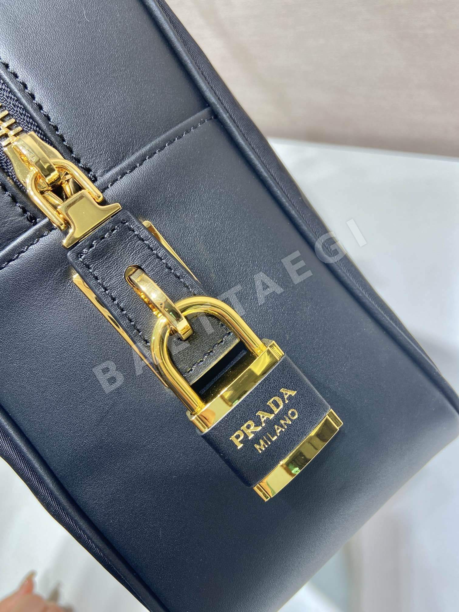 프라다 패널 라지 나일론 핸드백 1BB131 상세 이미지 7