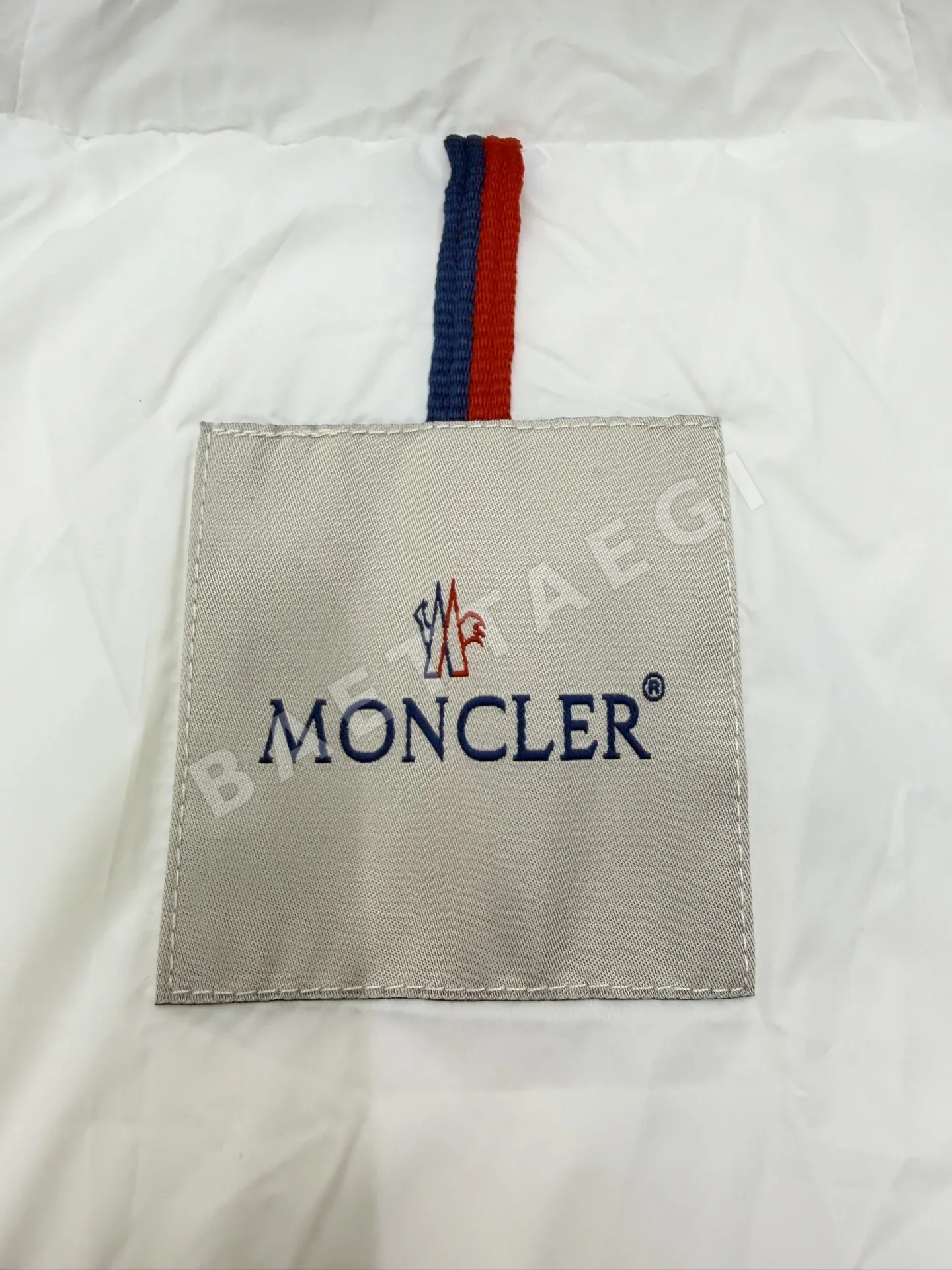 몽클레르 여성 슬림핏 다운 패딩 재킷 상세 이미지 8