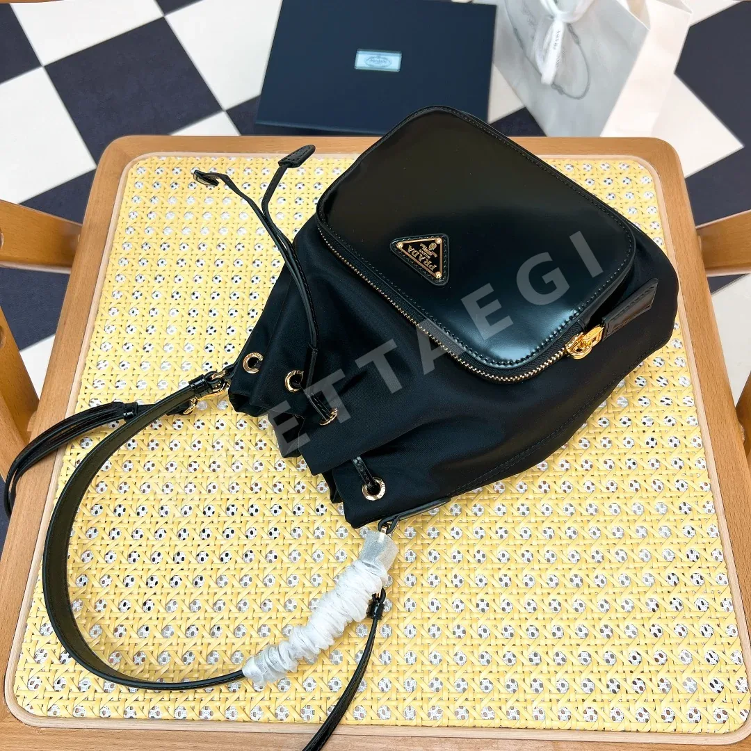 프라다 나일론 퀼트 버킷백 1BH038 상세 이미지 5