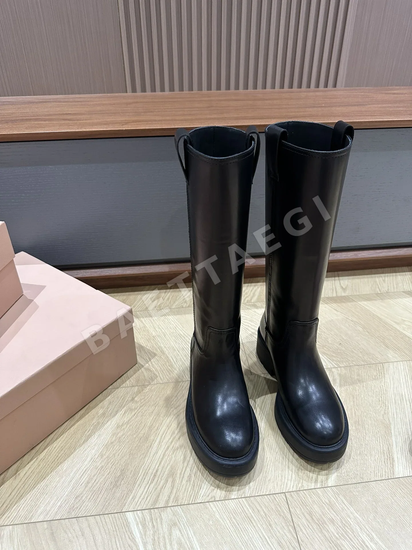 미우미우 플랫폼 레트로 부츠 상세 이미지 2