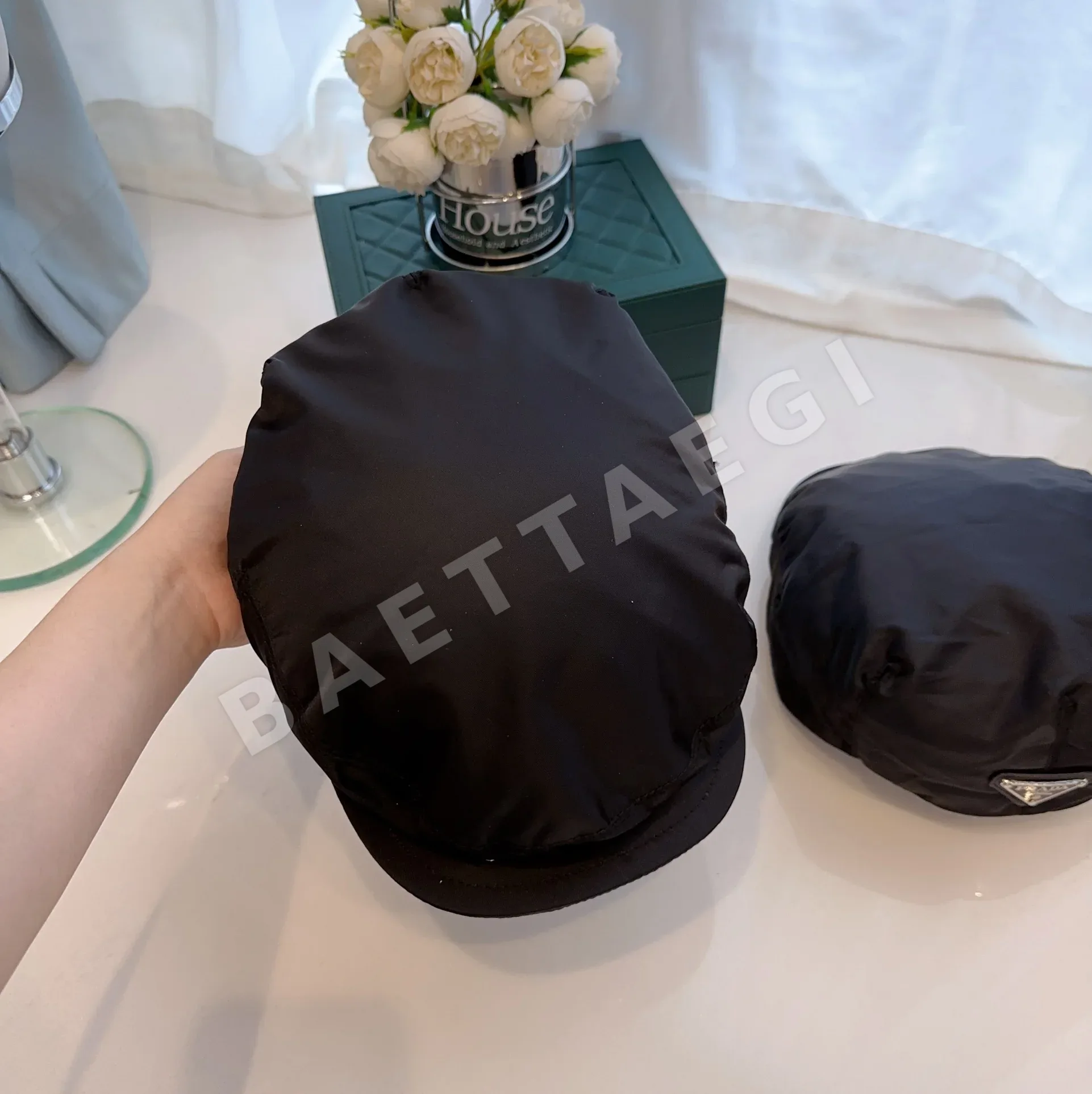 프라다 재활용 나일론 베레모 상세 이미지 5