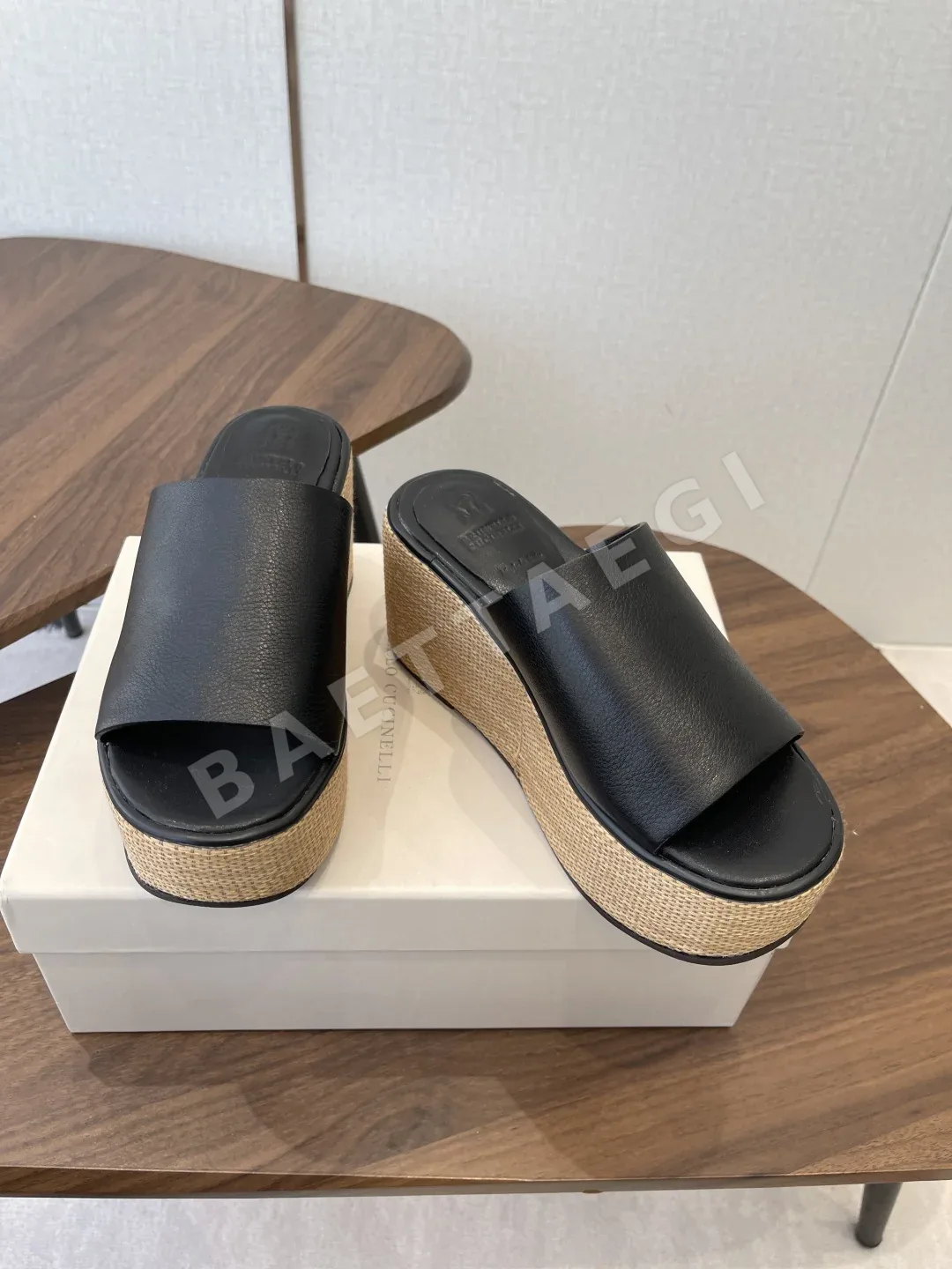 브루넬로쿠치넬리 비즈 체인 장식 슬리퍼 샌들 상세 이미지 4