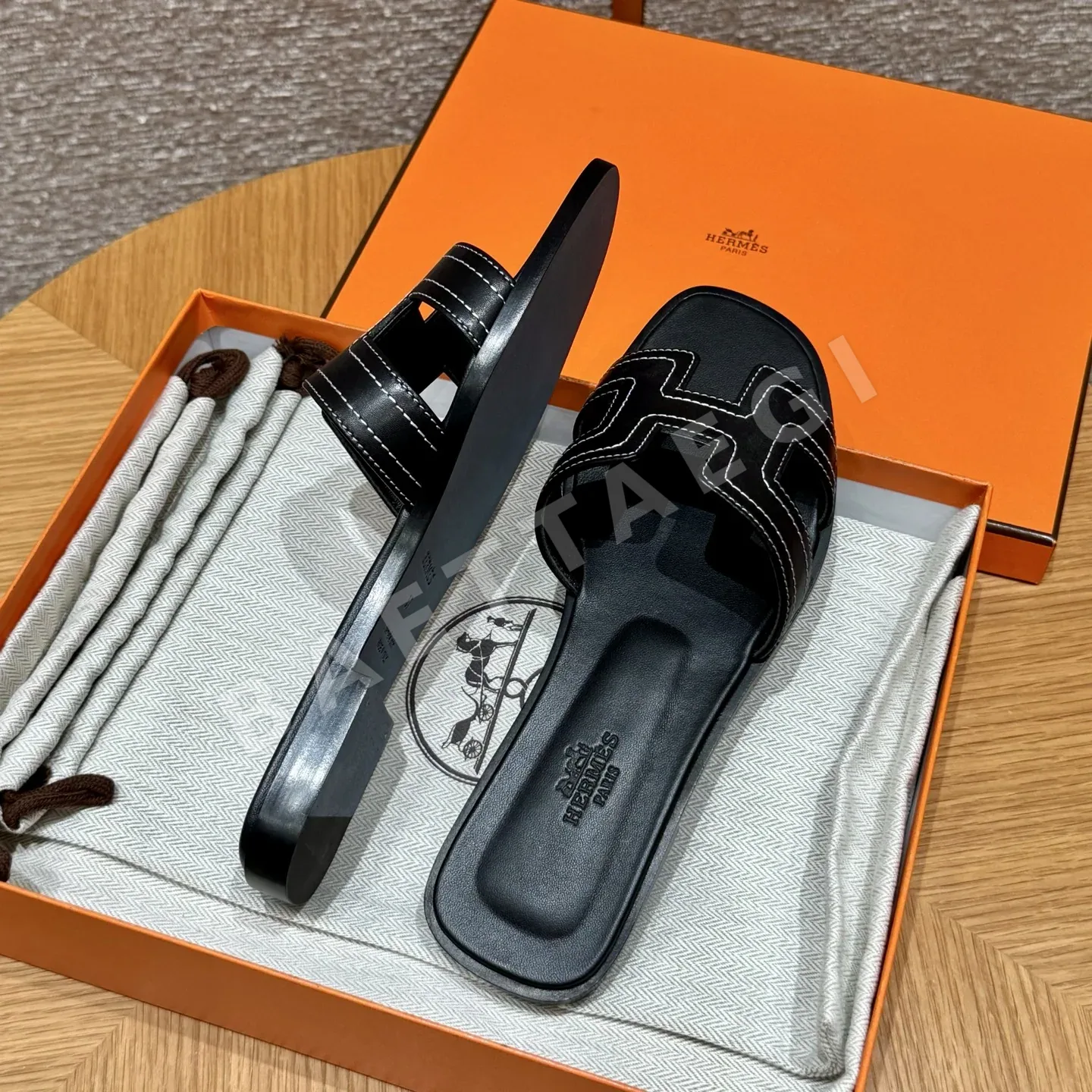 에르메스 오란 샌들 블랙 가죽 H 컷아웃 상세 이미지 8