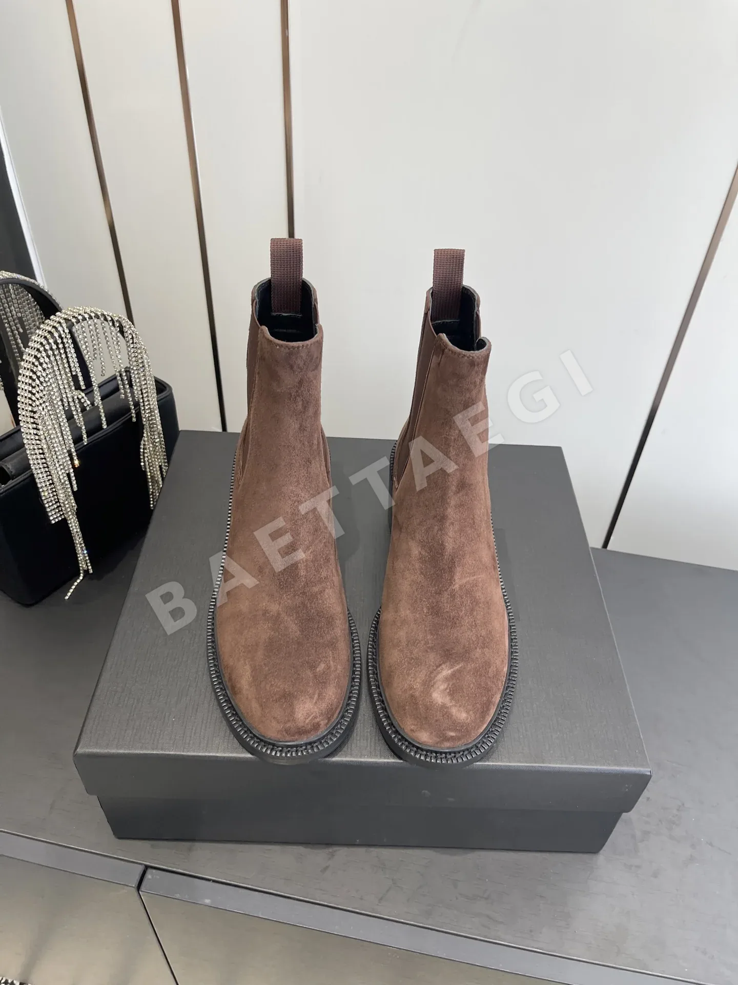 생로랑 브로그 스타일 첼시 앵클 부츠 9409