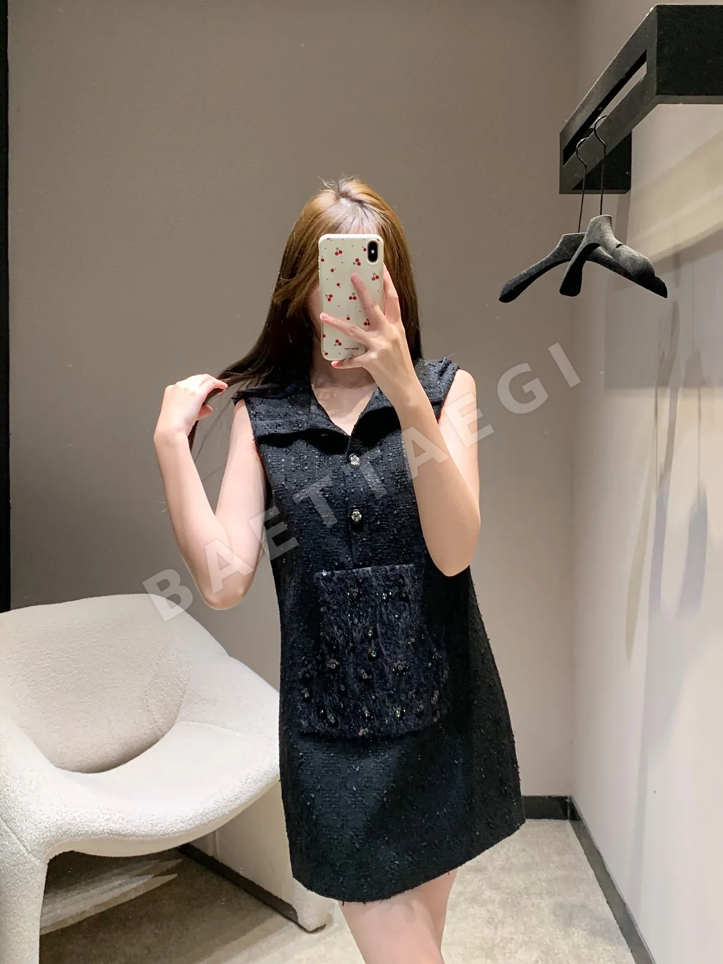 샤넬 네이비 카라 비즈 장식 트위드 후드 슬리브리스 원피스 상세 이미지 9