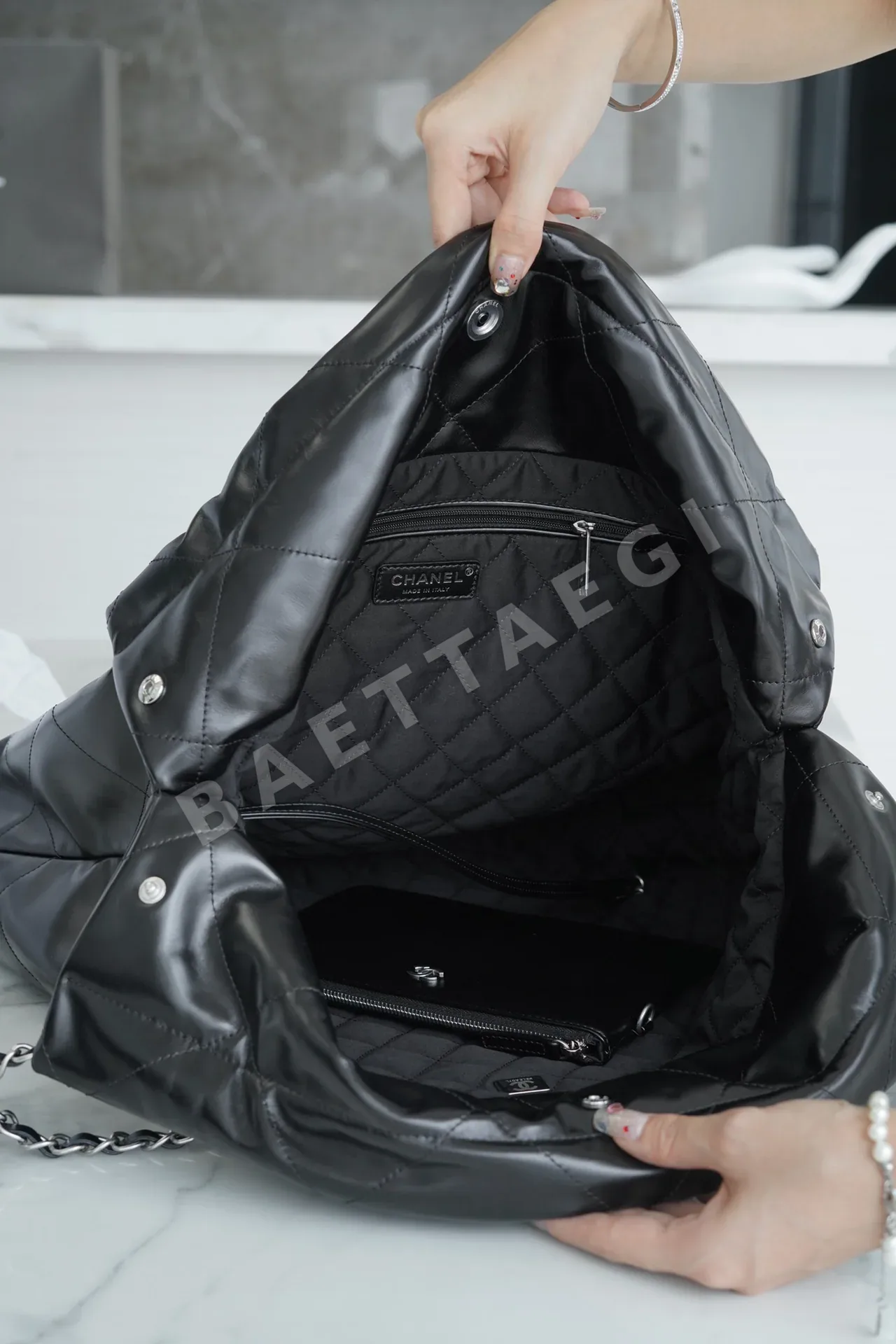 샤넬 블랙 라지 가방 22백 상세 이미지 6