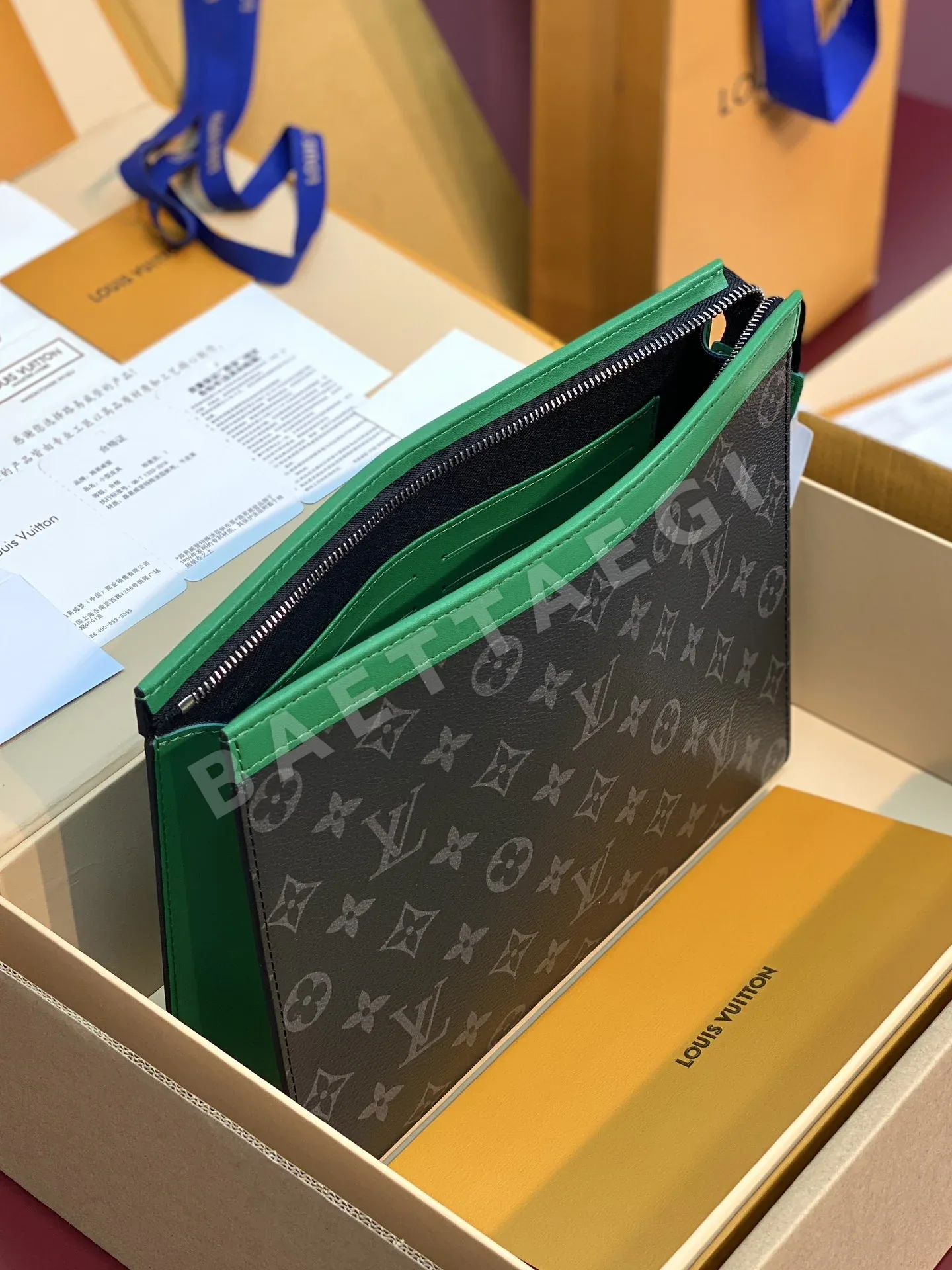 루이비통 포쉐트 보야지 미디엄 클러치백 M26031 상세 이미지 4