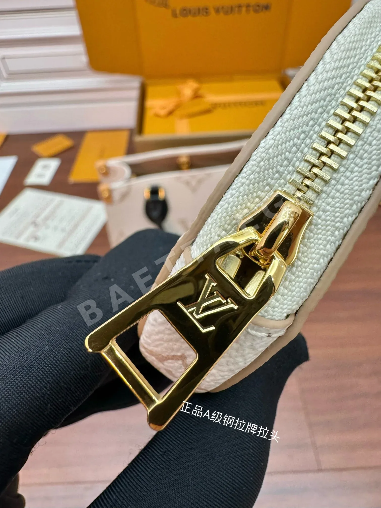 루이비통 M24533 가죽 가방 상세 이미지 8